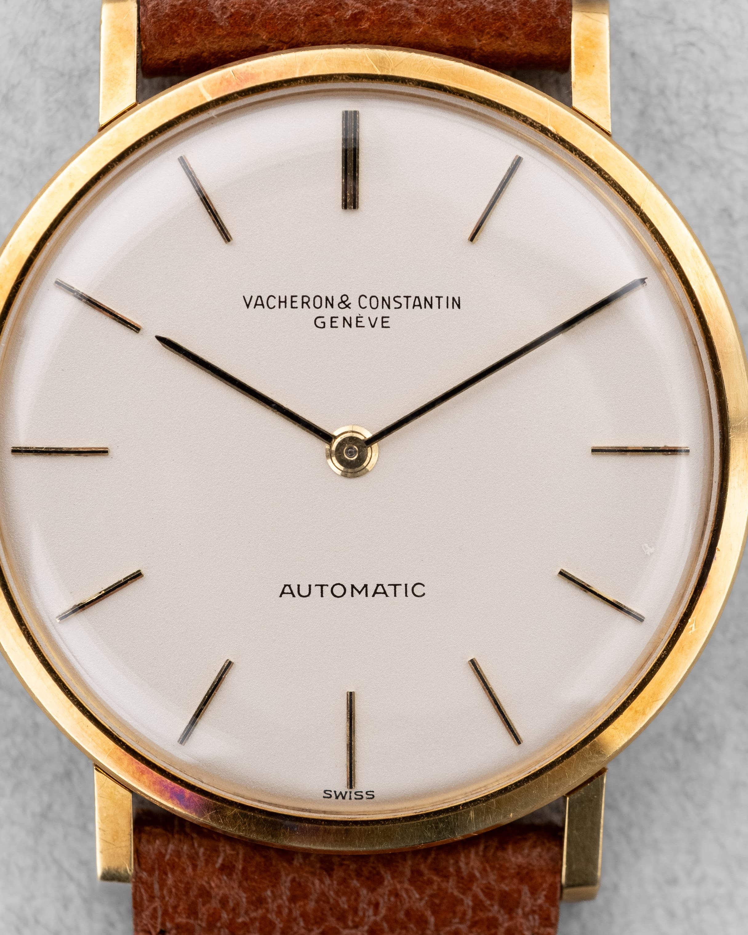 FDV3-eJ Vacheron Constantin Automatique Extra-Plate « Patrimony/Calatrava » réf. 7409 en or jaune, circa 1970 – N.O.S. - Dial