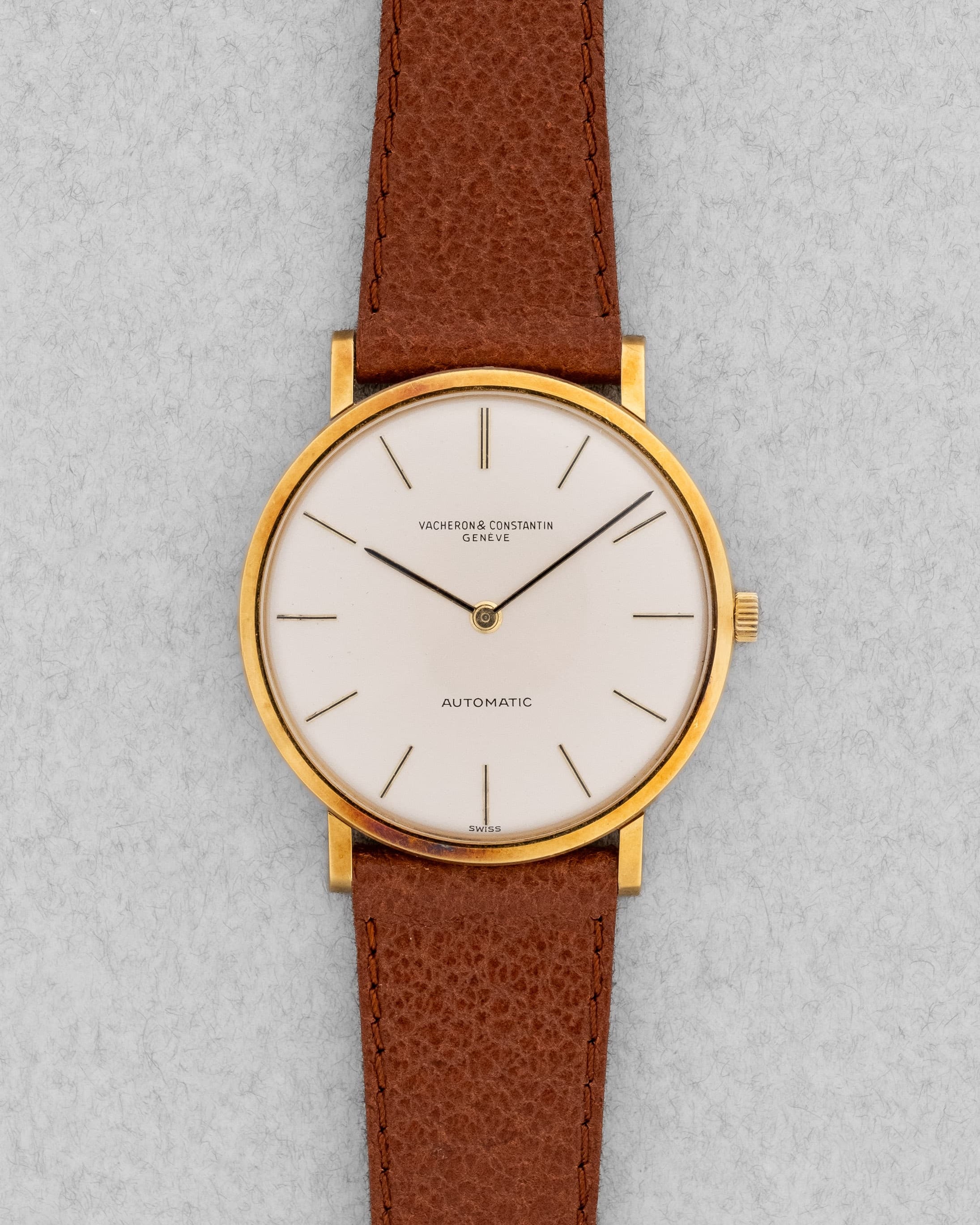 FDV3-q9 Vacheron Constantin Automatique Extra-Plate « Patrimony/Calatrava » réf. 7409 en or jaune, circa 1970 – N.O.S. - Front