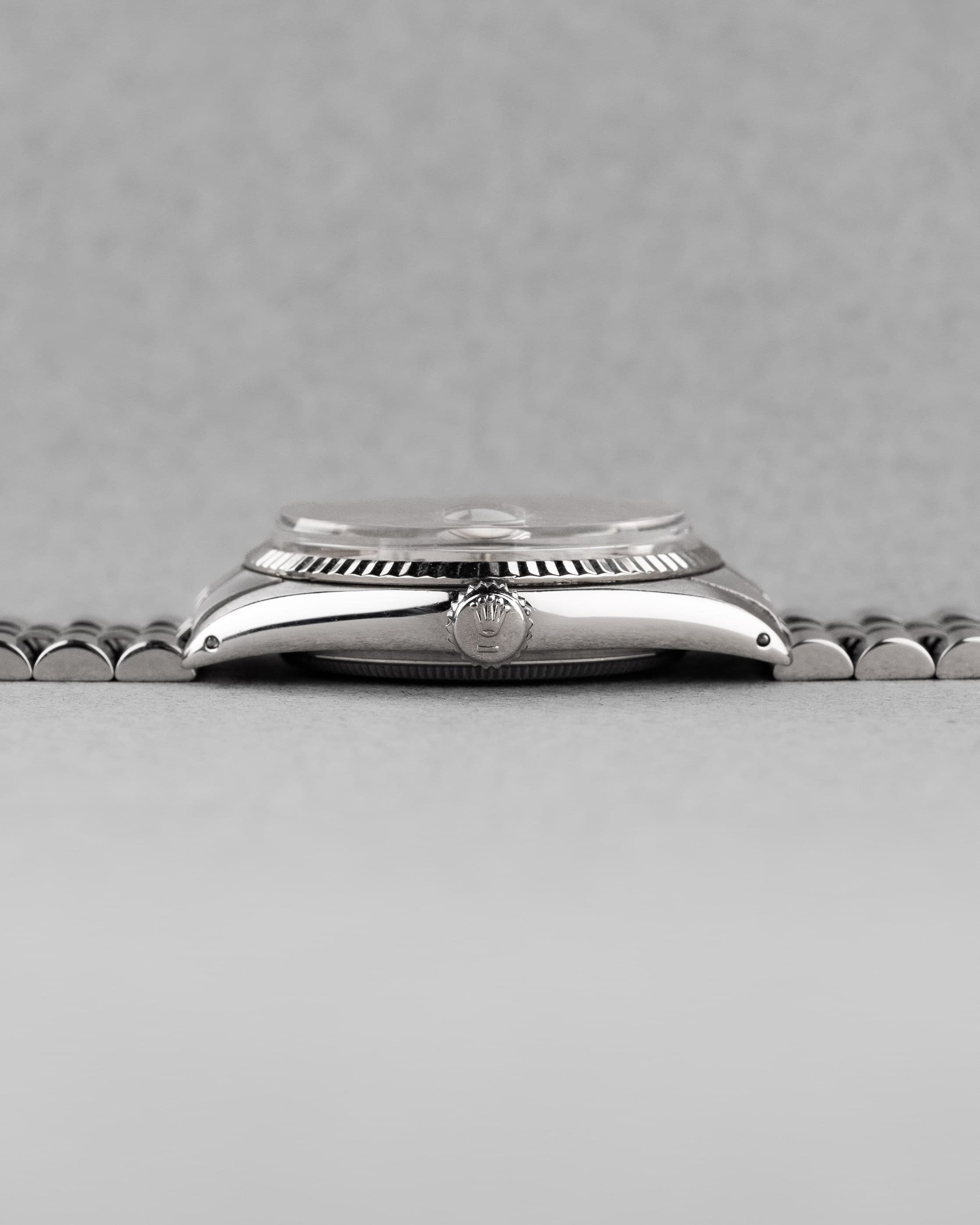 FEXJ Rolex Datejust réf. 1601 en acier de 1978 – Cadran « Silver Sigma » - Right side