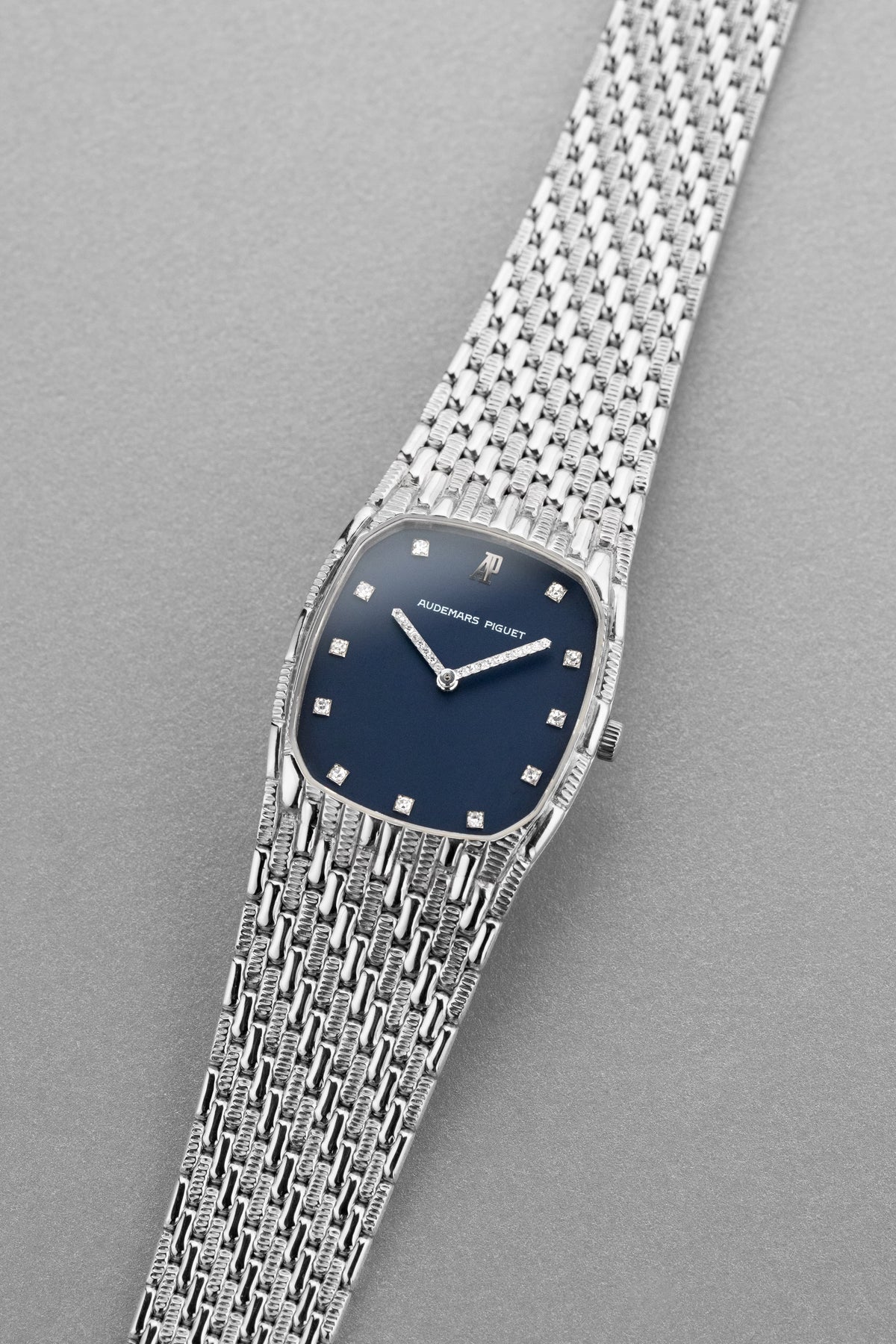 FKRS Audemars Piguet « Mini Cobra » réf. 14585BC en or blanc et diamants, circa 1991 - Three Quarters