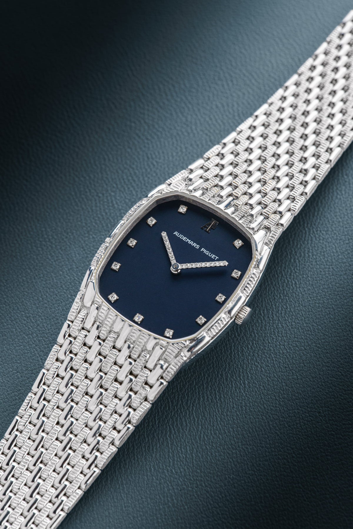 FKRS Audemars Piguet « Mini Cobra » réf. 14585BC en or blanc et diamants, circa 1991 - Three Quarters
