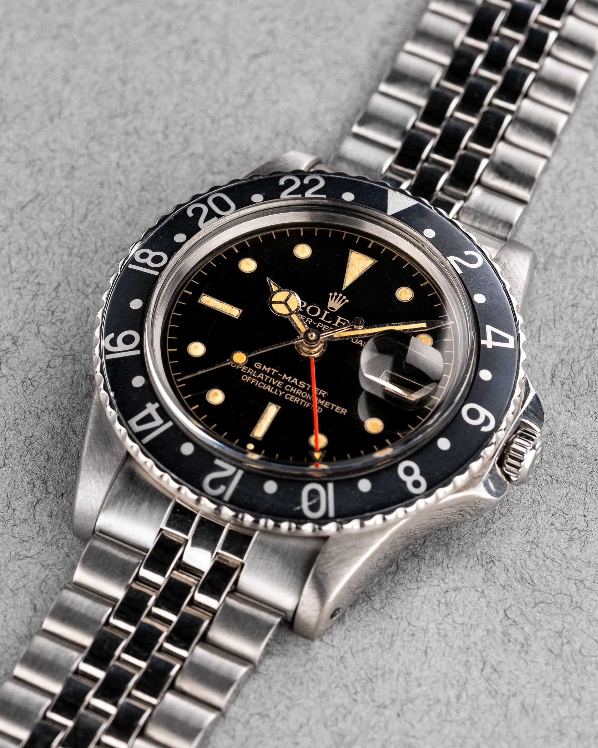 FXBP Rolex GMT-Master 1675 Gilt PCG/Cornino Exclamation Point Chapter Ring de 1963 - Three Quarters