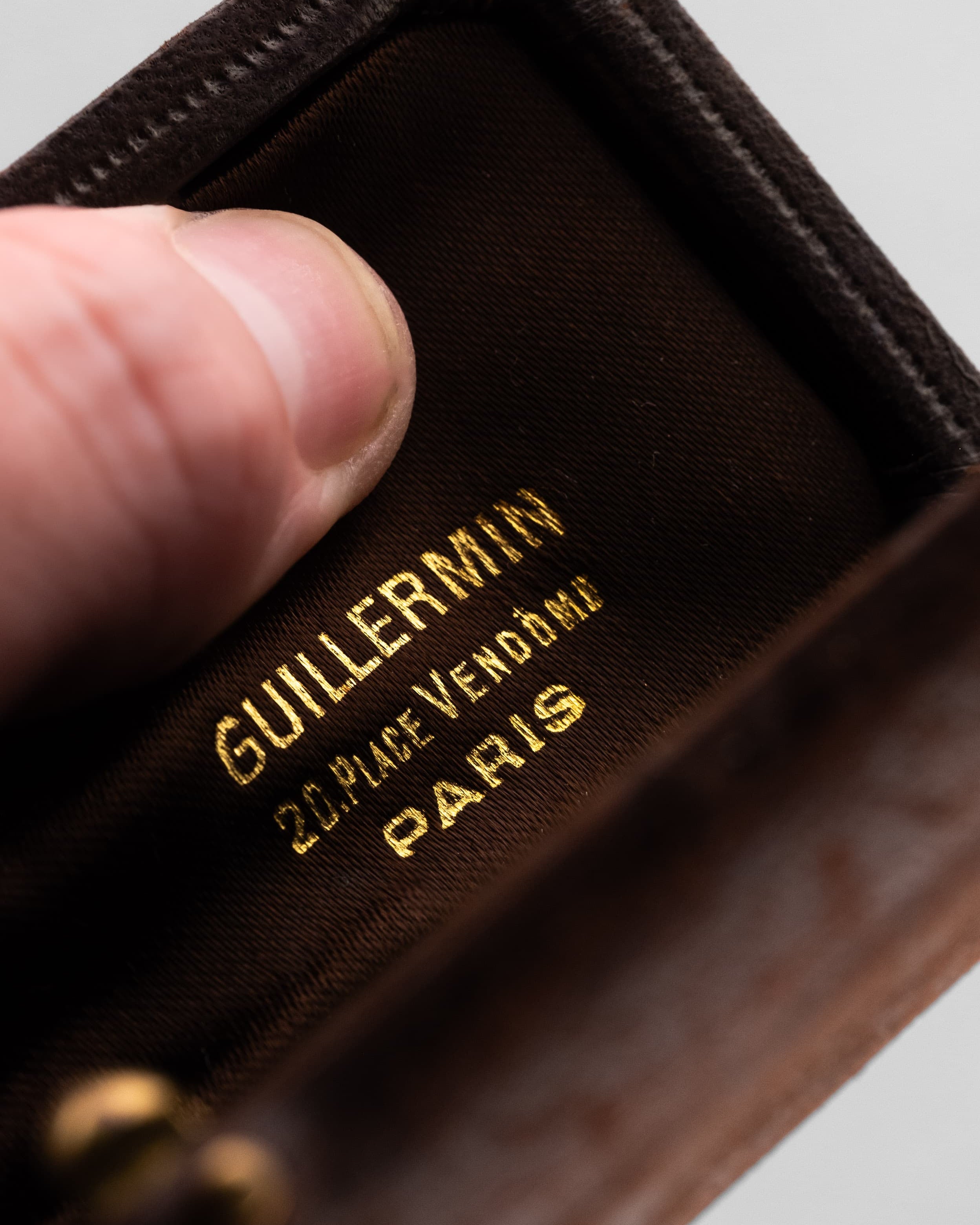 GLPG Rare et superbe Patek Philippe Calatrava réf. 2525-1 en or jaune, vendue par Guillermin à Paris – Remarquablement préservée - Box