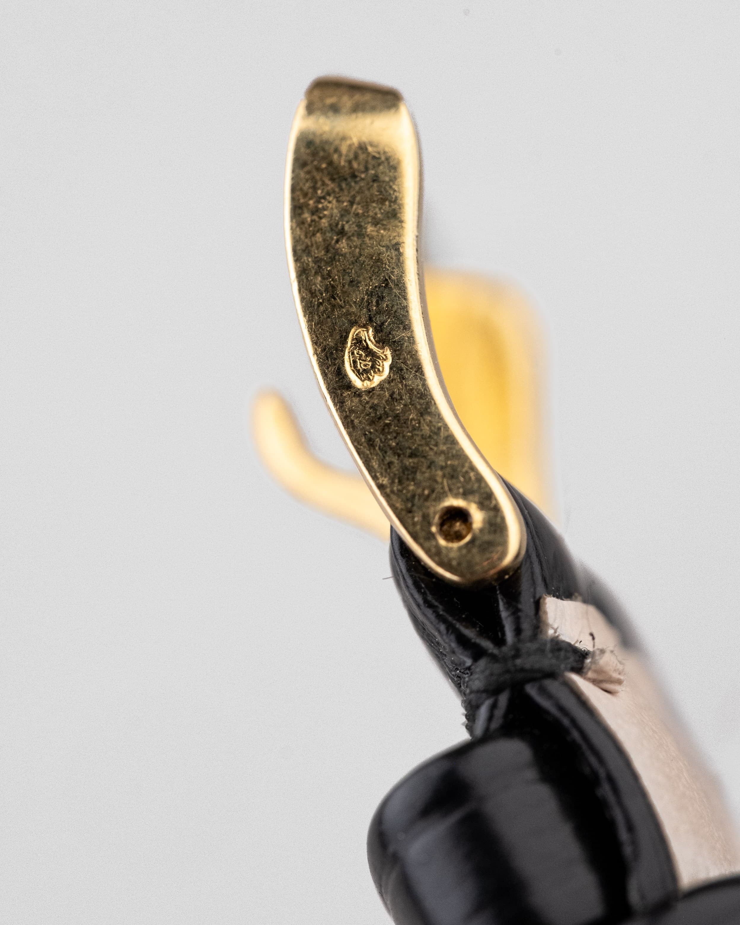 GLPG Rare et superbe Patek Philippe Calatrava réf. 2525-1 en or jaune, vendue par Guillermin à Paris – Remarquablement préservée - Buckle Outside