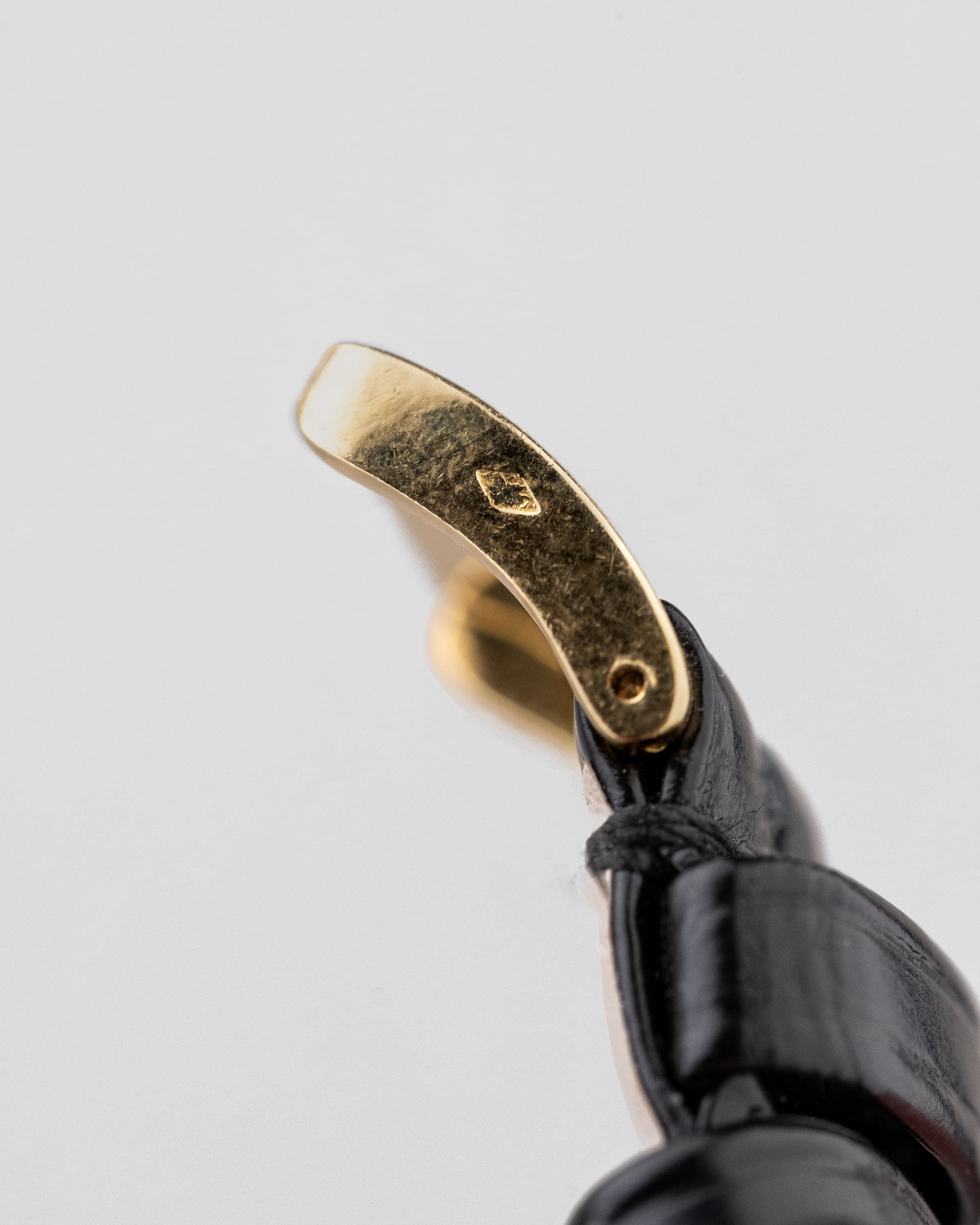 GLPG Rare et superbe Patek Philippe Calatrava réf. 2525-1 en or jaune, vendue par Guillermin à Paris – Remarquablement préservée - Buckle Outside