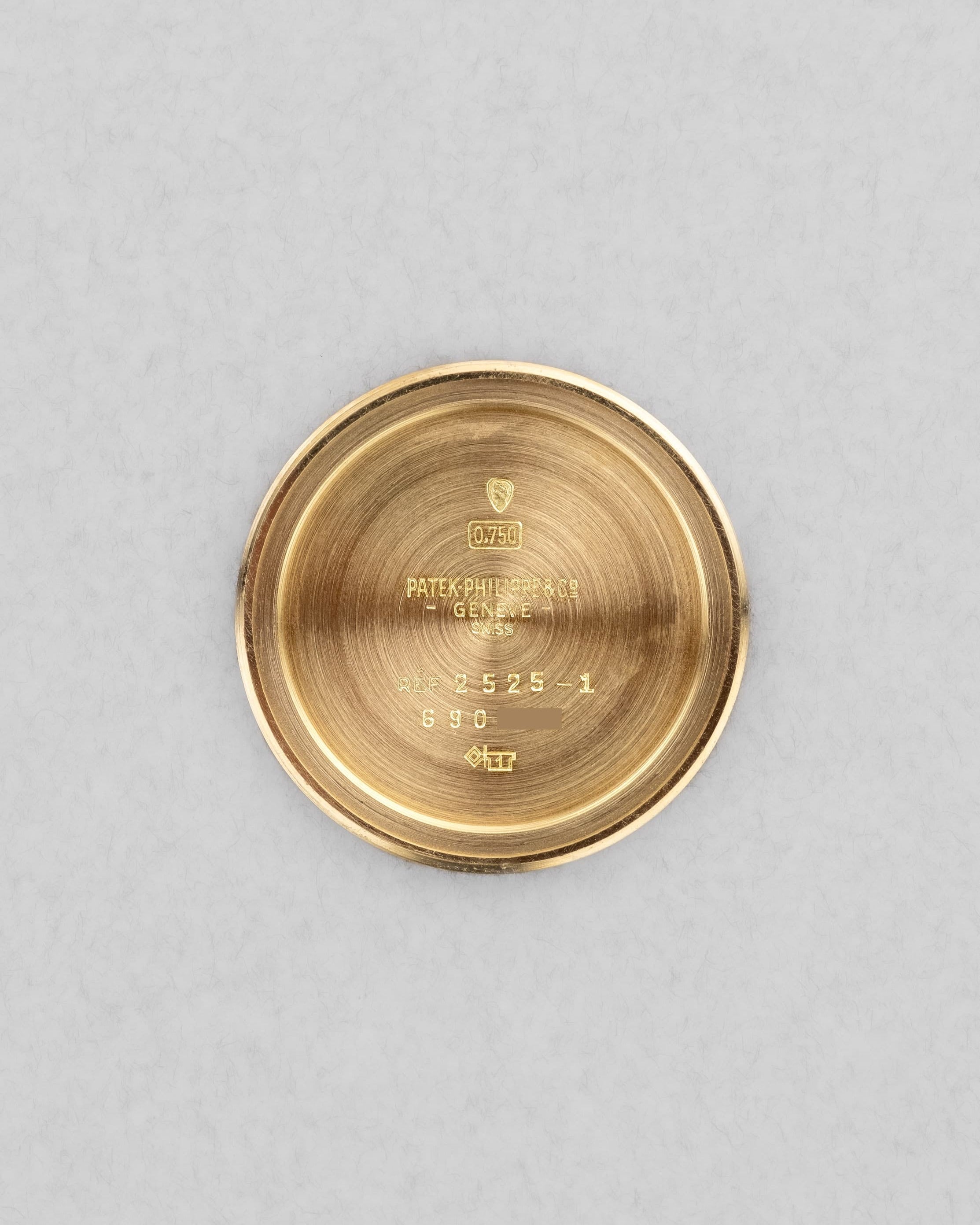 GLPG Rare et superbe Patek Philippe Calatrava réf. 2525-1 en or jaune, vendue par Guillermin à Paris – Remarquablement préservée - Inside case back