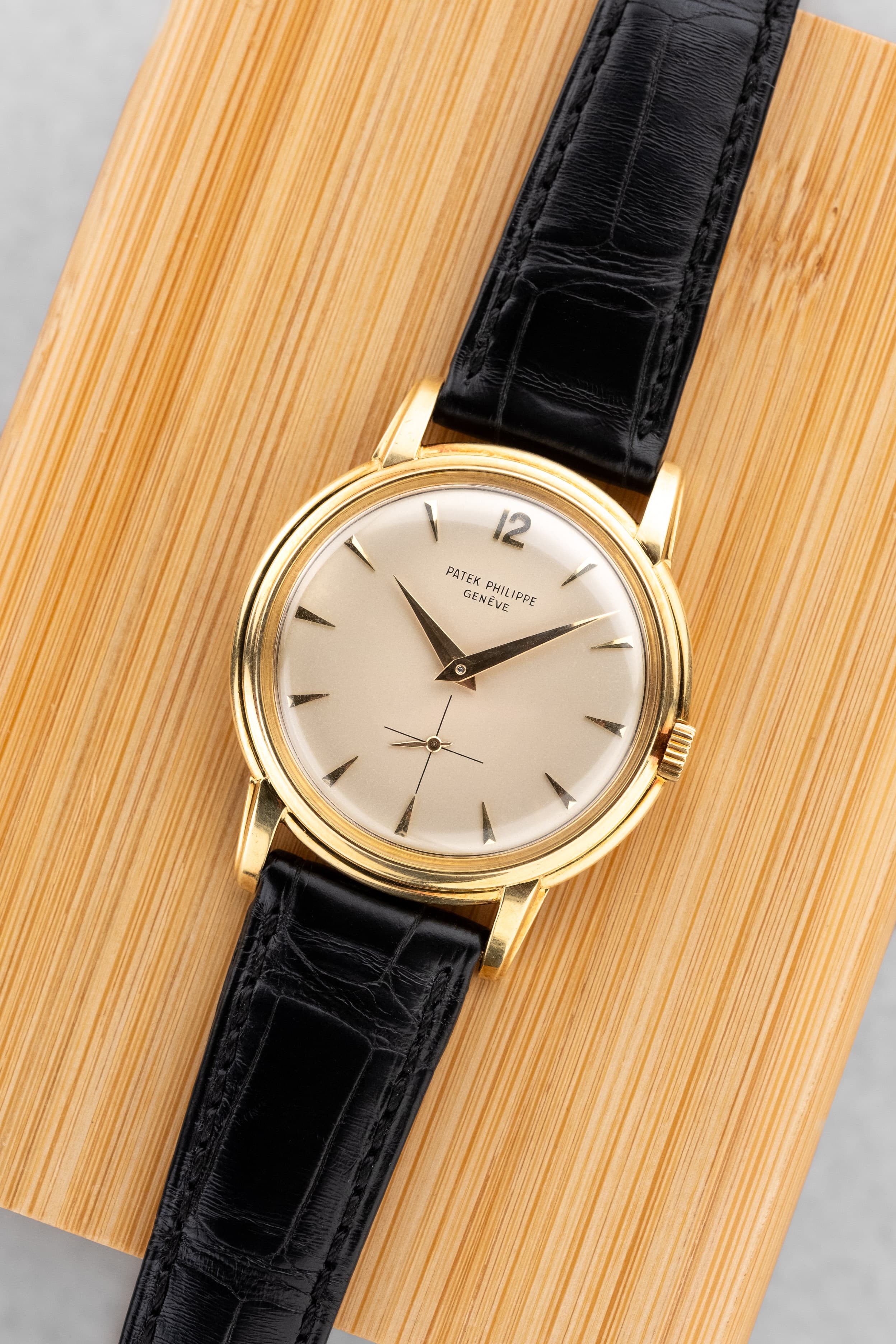 GLPG 罕有出色的 Patek Philippe Calatrava 型號 2525-1 黃金腕錶,由巴黎 Guillermin 售出——保存非凡 - 整體圖