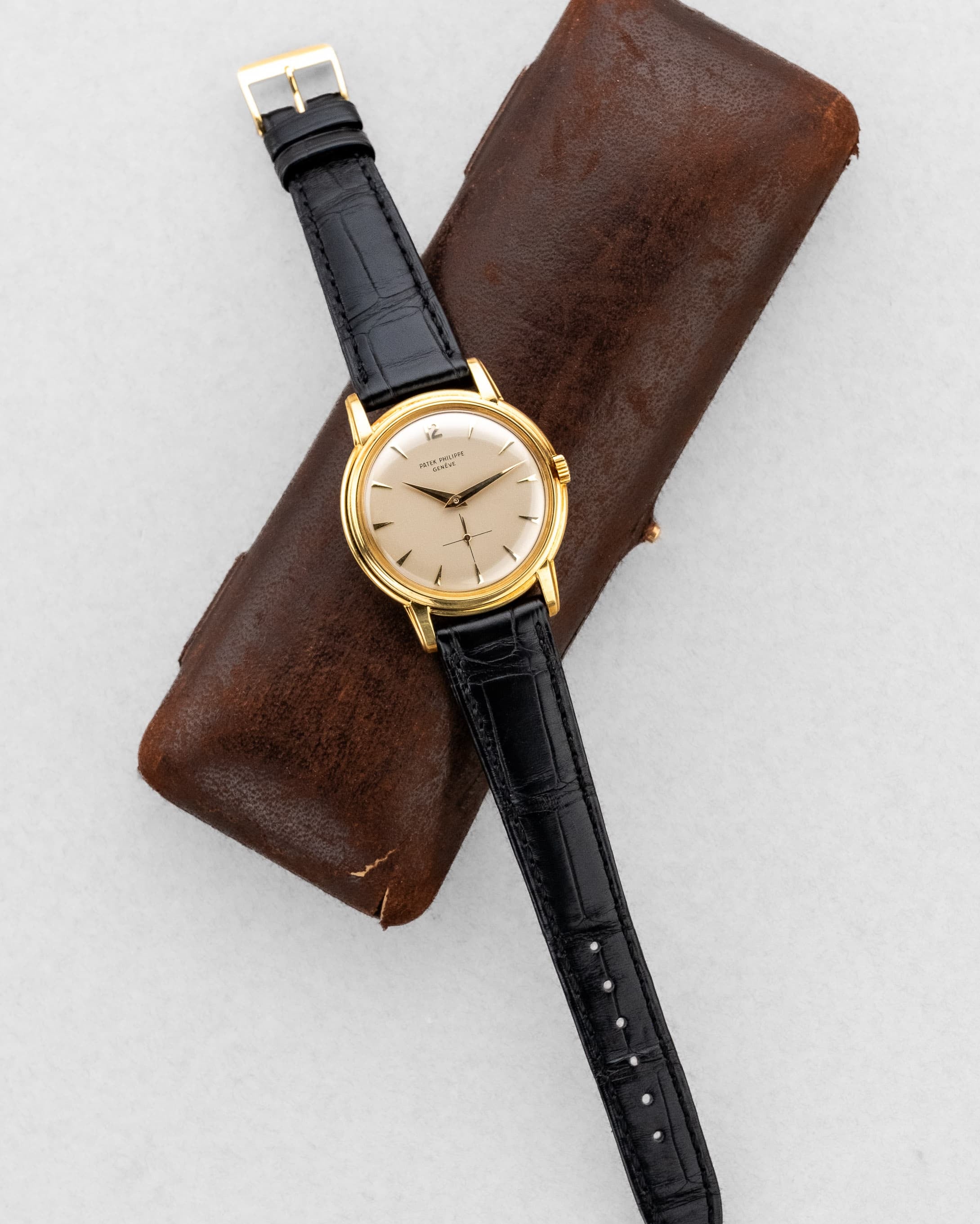 GLPG Rare et superbe Patek Philippe Calatrava réf. 2525-1 en or jaune, vendue par Guillermin à Paris – Remarquablement préservée - Set