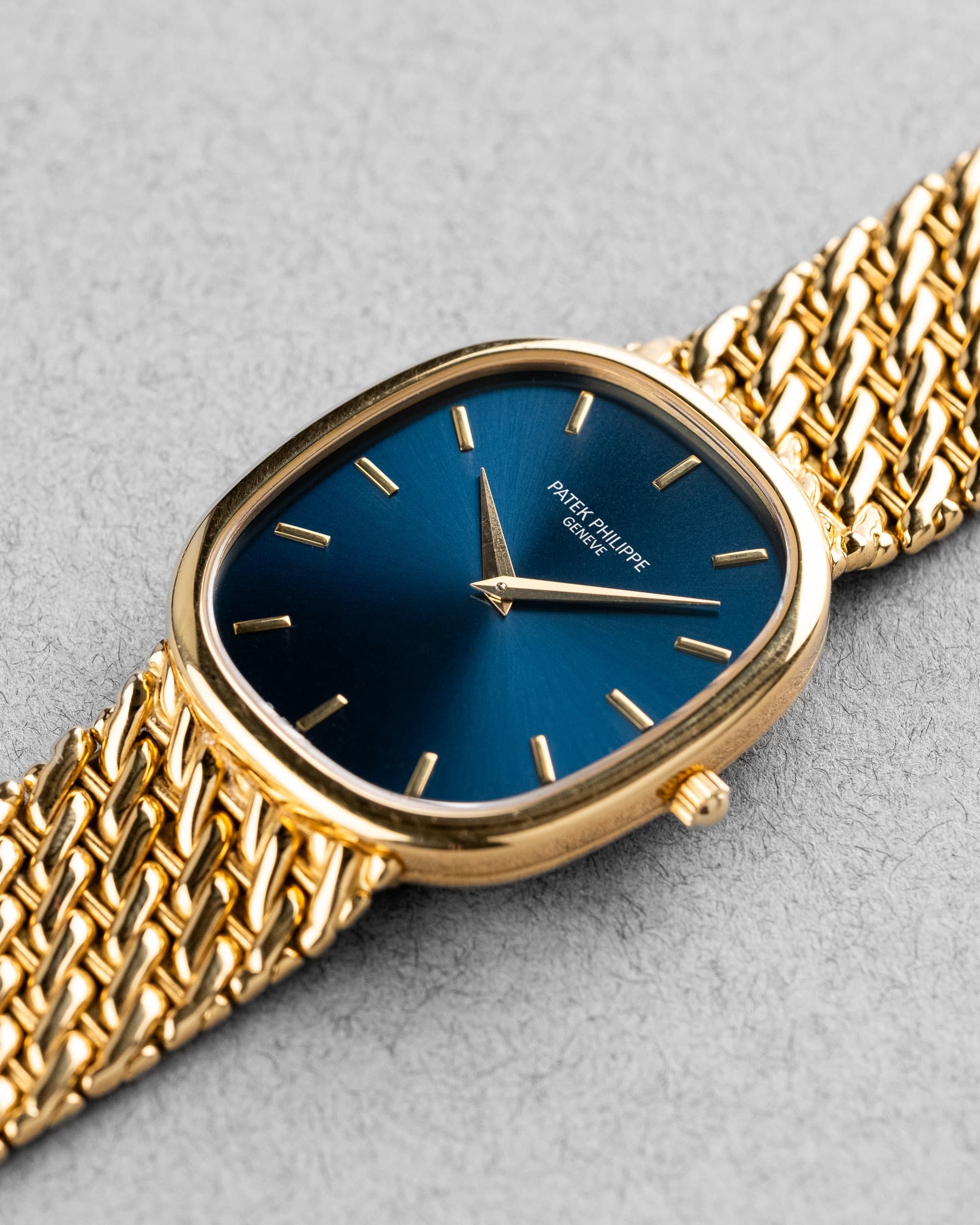 GYFJ Patek Philippe 3738/117 Ellipse d'Or « Jumbo » Automatique Sigma, Cal. 240 Micro-Rotor - Three Quarters