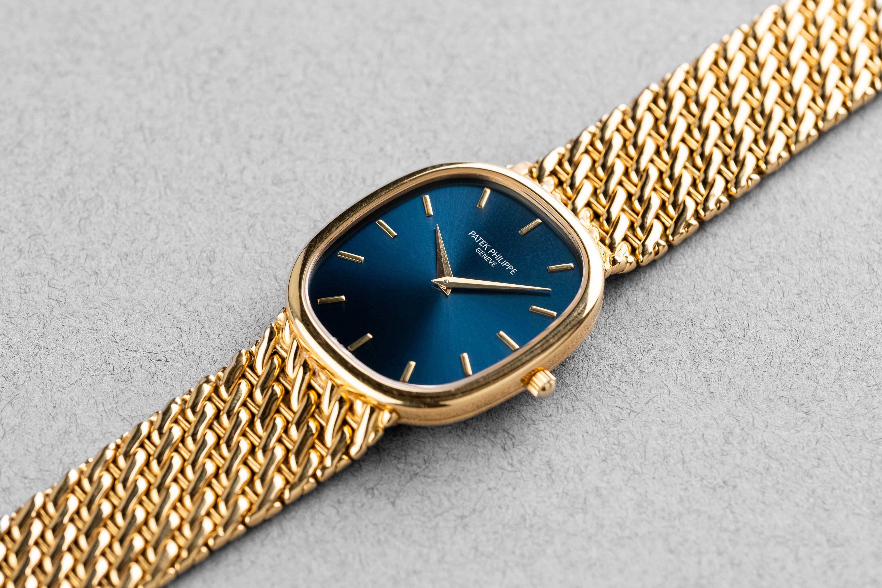 GYFJ Patek Philippe 3738/117 Ellipse d'Or « Jumbo » Automatique Sigma, Cal. 240 Micro-Rotor - Three Quarters