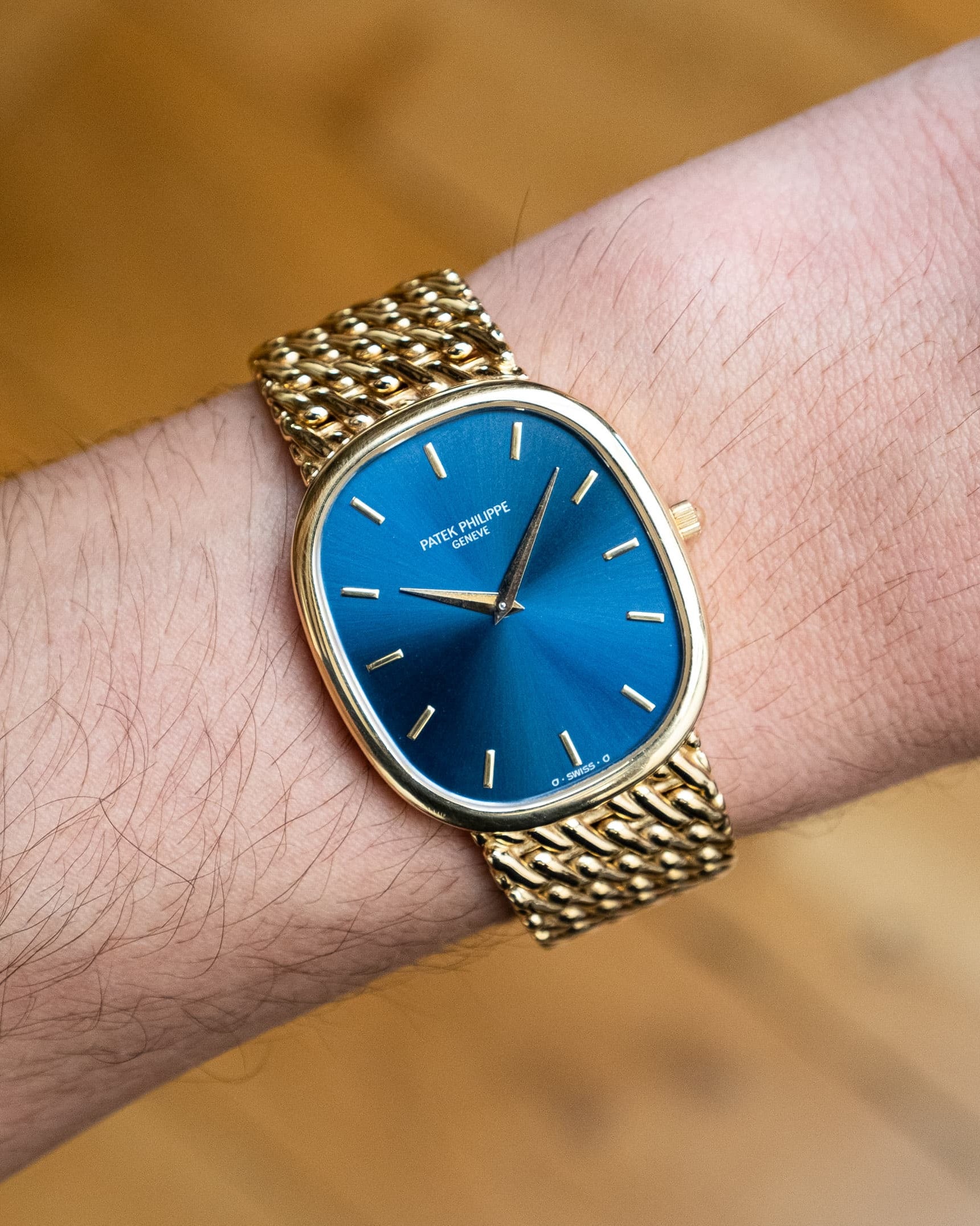 GYFJ Patek Philippe 3738/117 Ellipse d'Or « Jumbo » Automatique Sigma, Cal. 240 Micro-Rotor - Wristshot