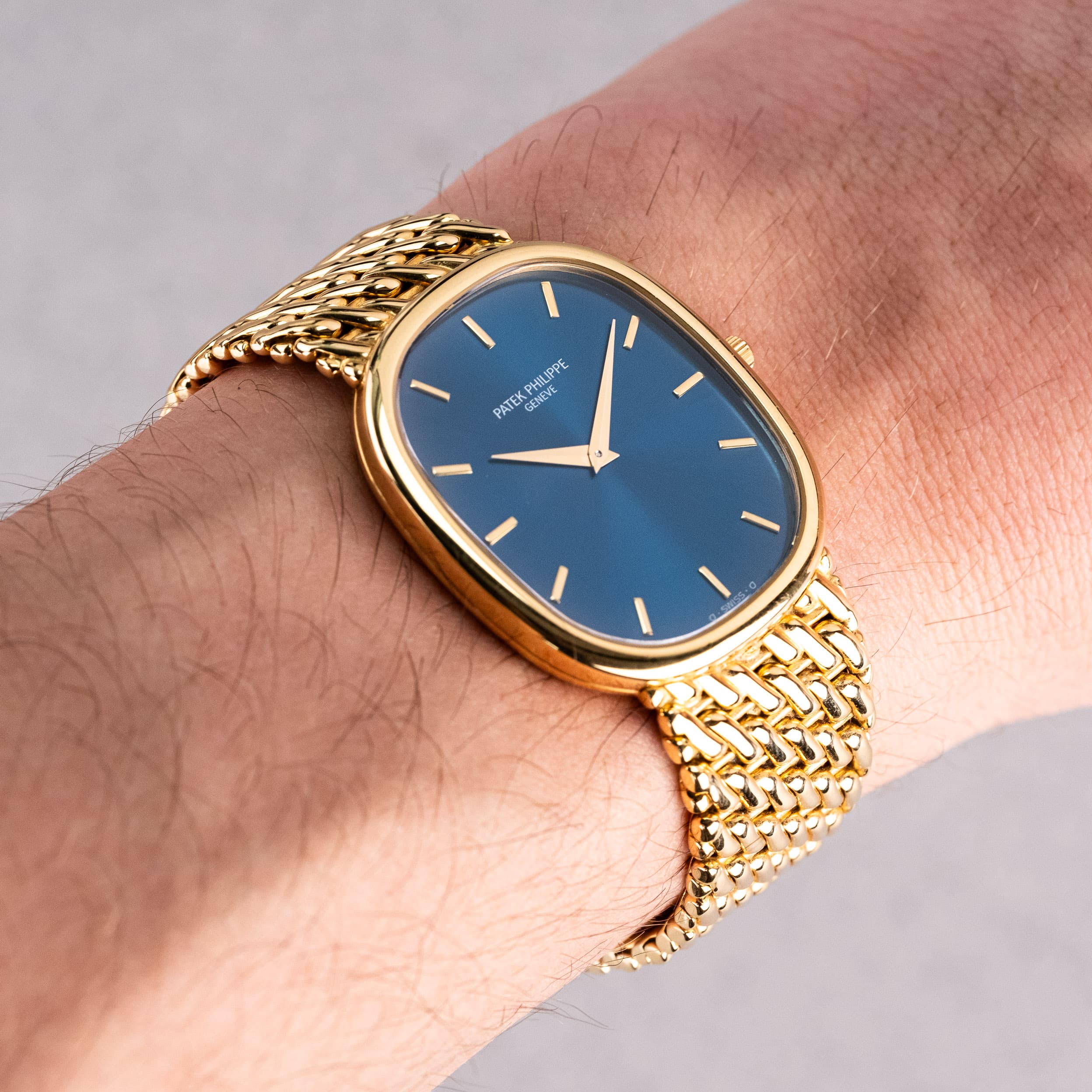 GYFJ Patek Philippe 3738/117 Ellipse d'Or « Jumbo » Automatique Sigma, Cal. 240 Micro-Rotor - Wristshot