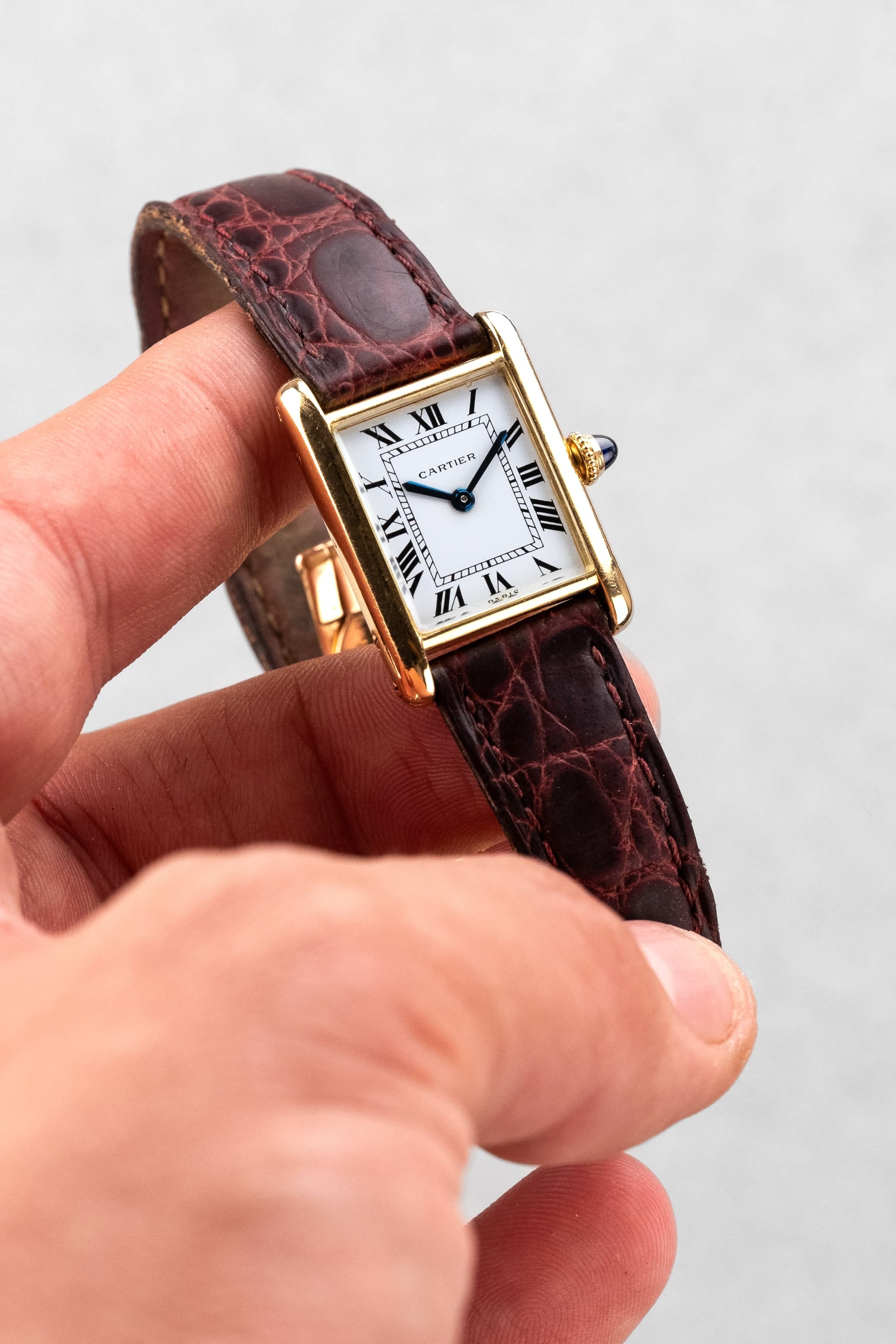 H2ZD Rare Cartier Tank « PARIS » en or jaune, mouvement European Watch & Clock Co. signé Cartier, circa 1971 - Overview