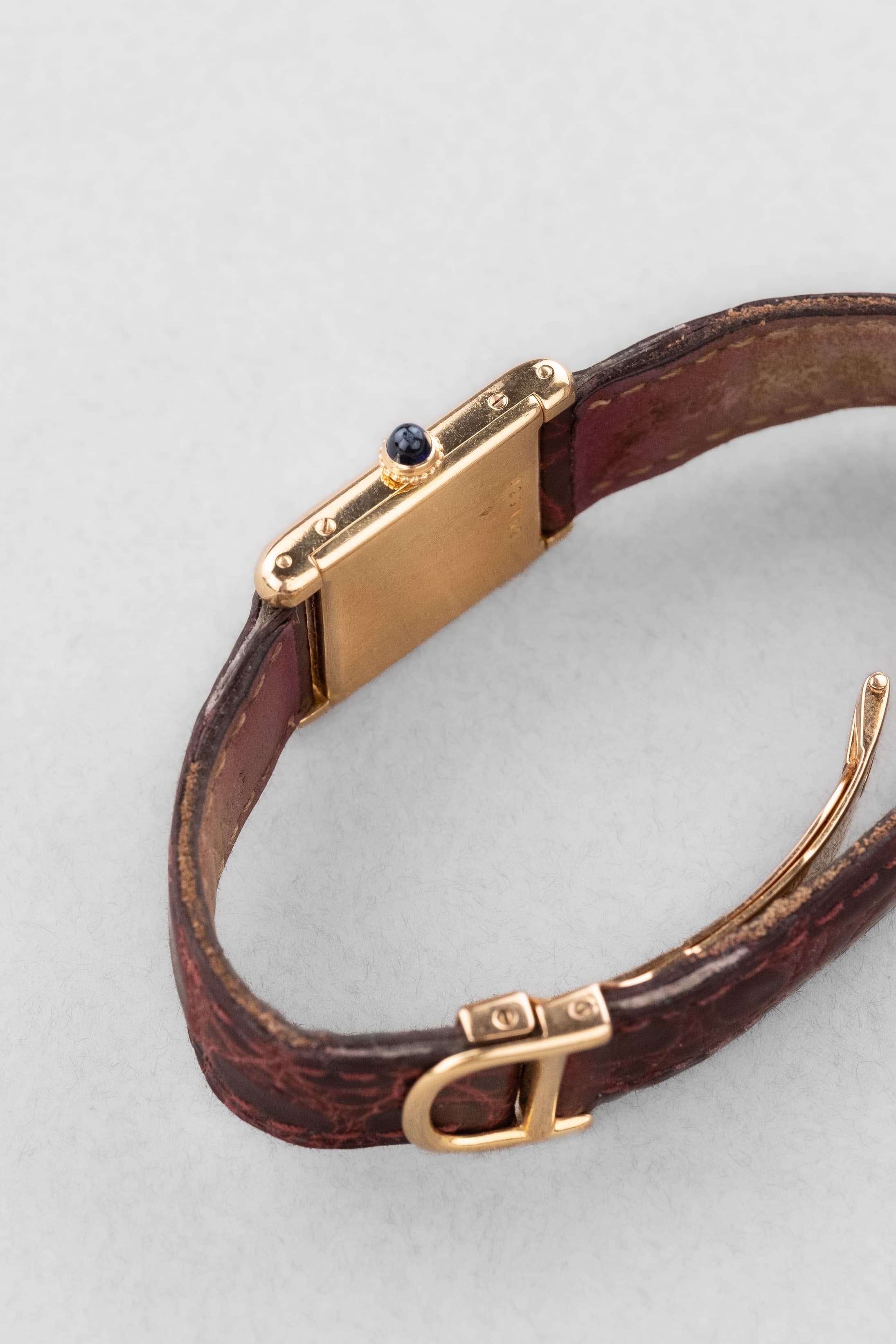 H2ZD Rare Cartier Tank « PARIS » en or jaune, mouvement European Watch & Clock Co. signé Cartier, circa 1971 - Right side