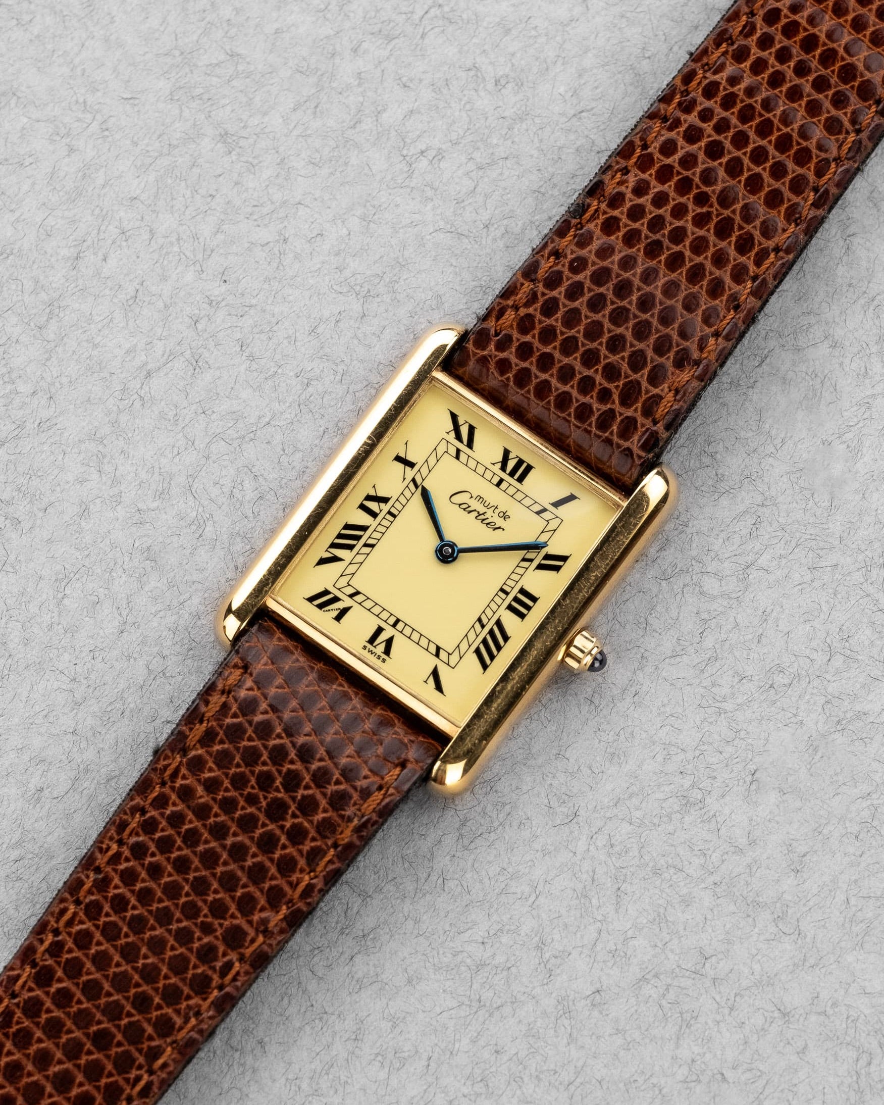 HHLV Cartier Tank Must Grande Taille « Ivory Roman » – Full Set - Three Quarters