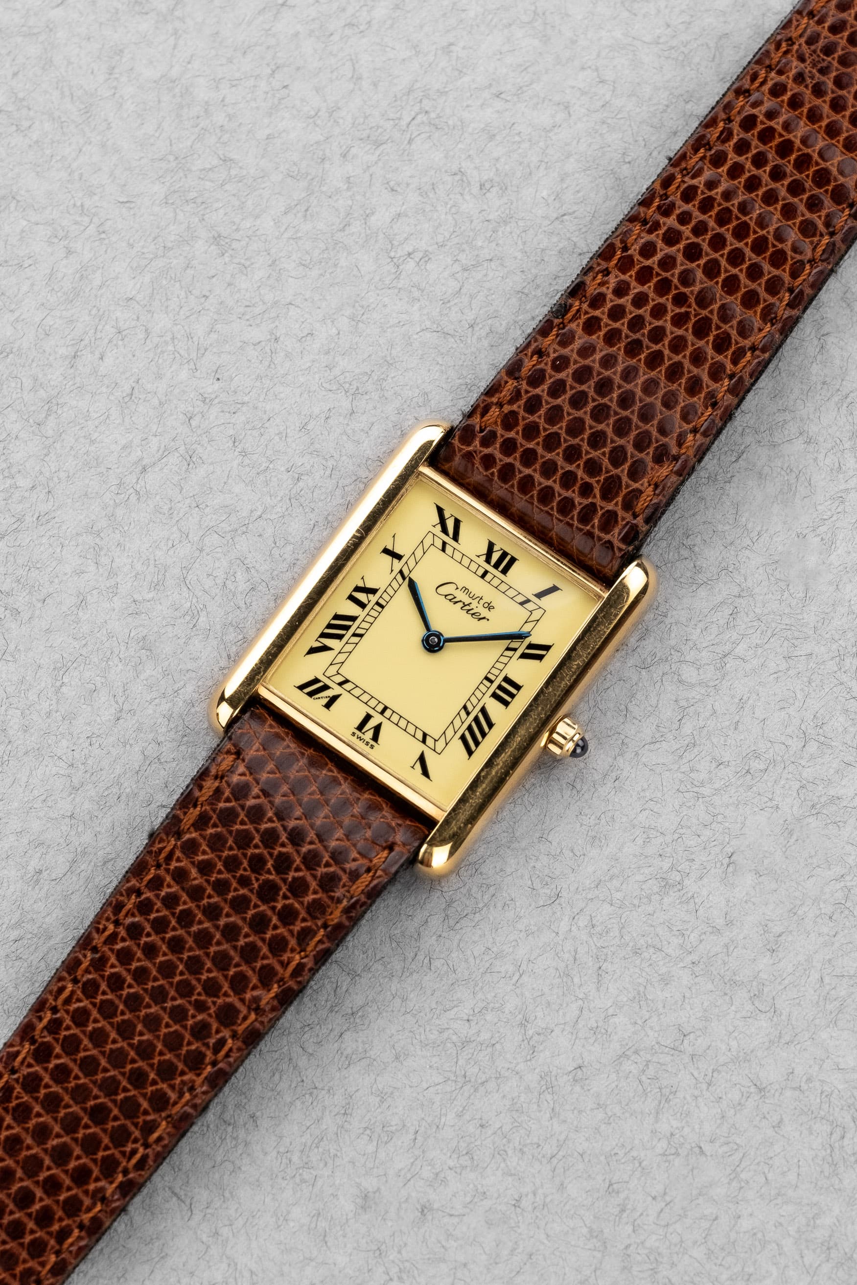 HHLV Cartier Tank Must Grande Taille « Ivory Roman » – Full Set - Three Quarters