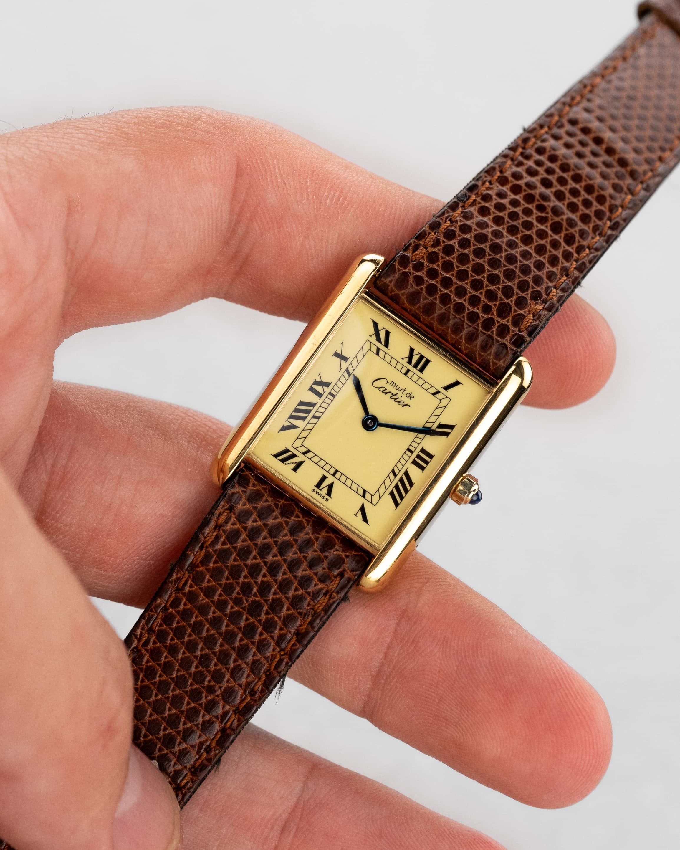 HHLV Cartier Tank Must Grande Taille « Ivory Roman » – Full Set - Wristshot