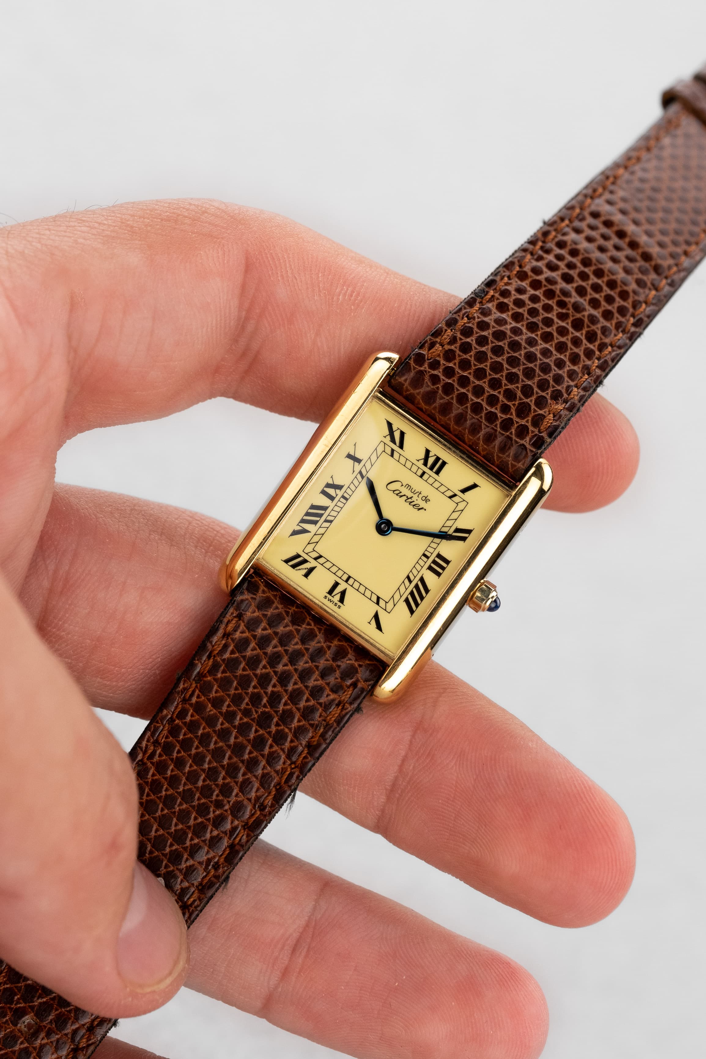 HHLV Cartier Tank Must Grande Taille « Ivory Roman » – Full Set - Wristshot