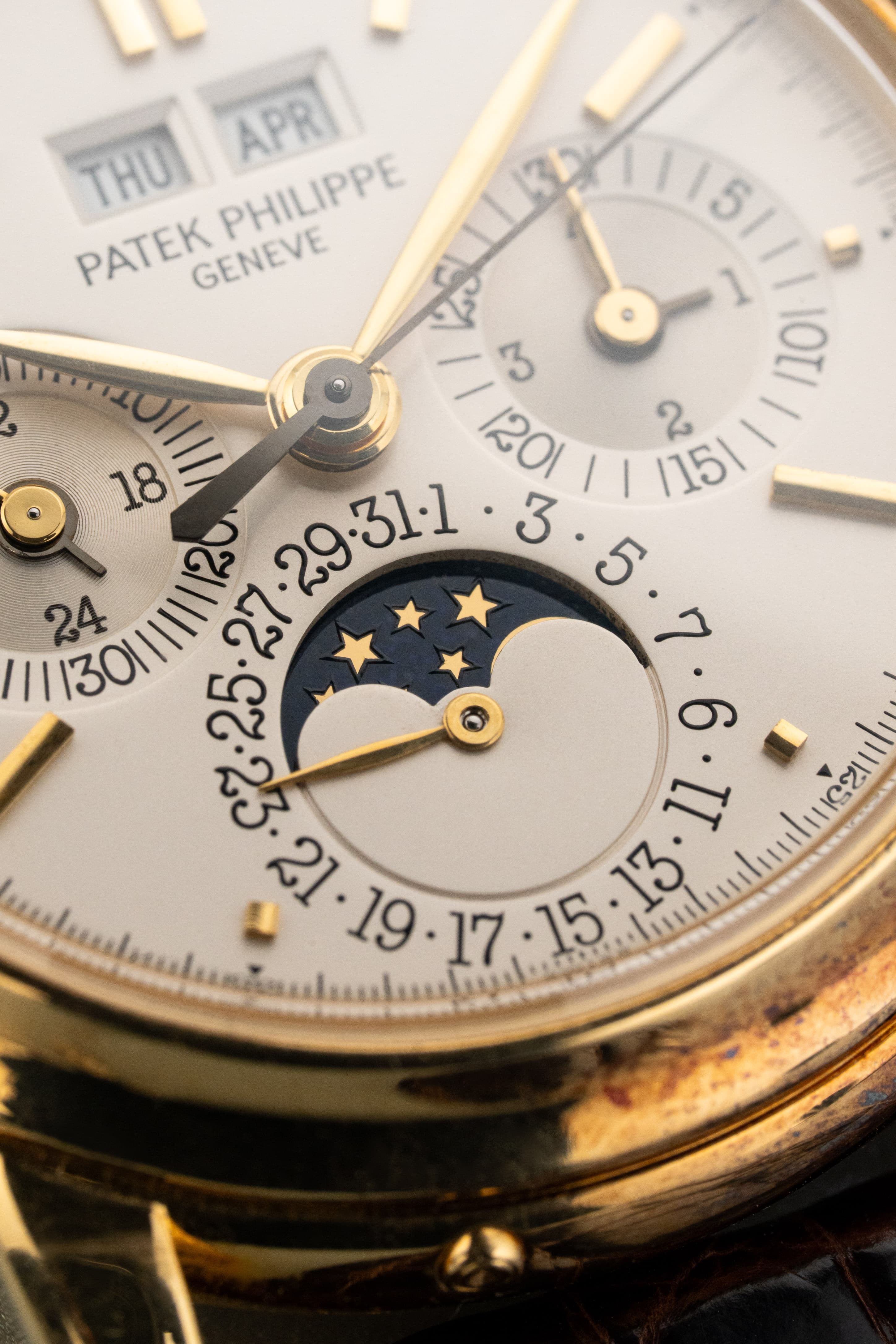 HMU5 Patek Philippe ref. 3970 استثنائي تقويم دائم كرونوغراف من الذهب الأصفر صنع عام 1988 – «Very Early Second Series» مع Full Set - الميناء