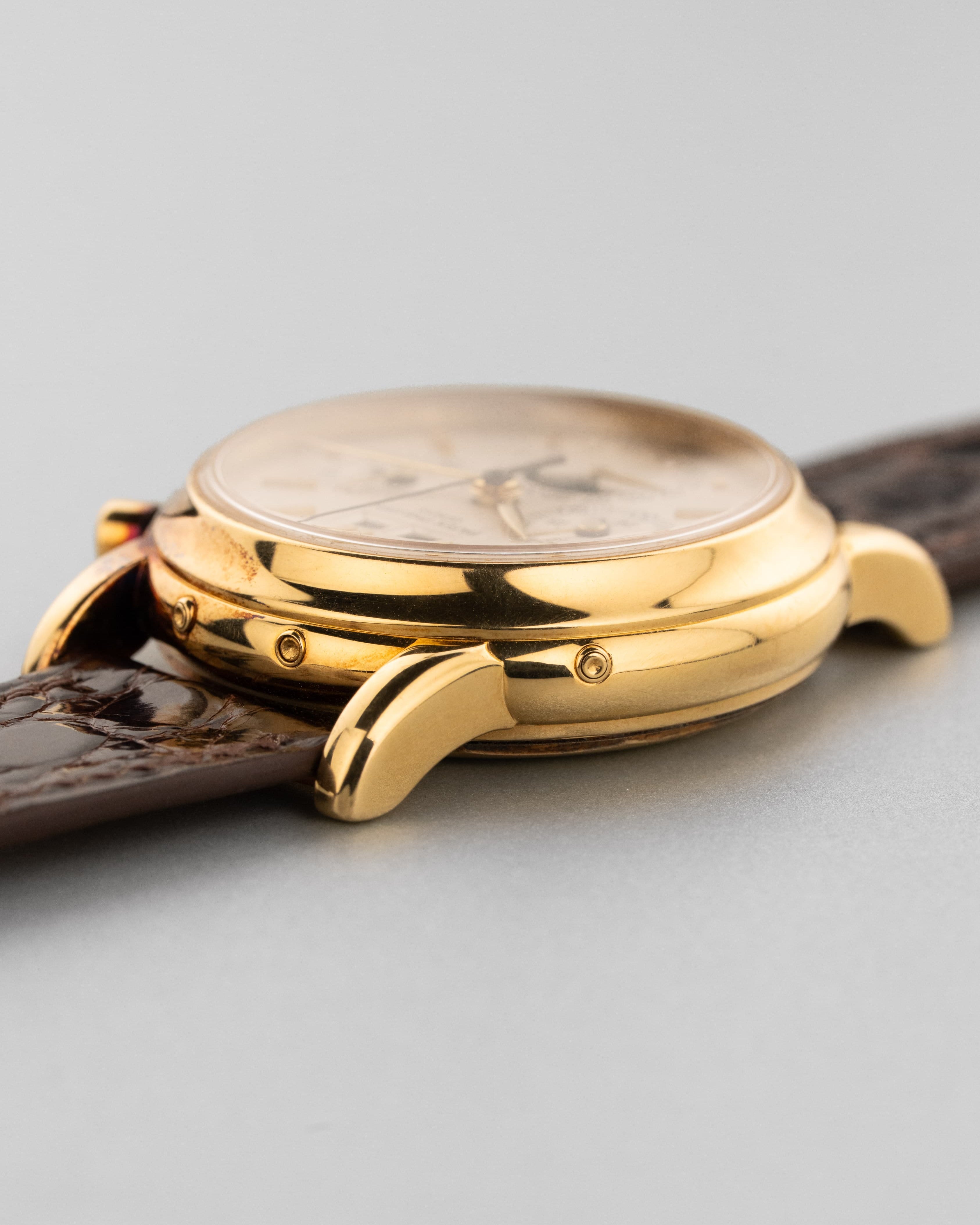 HMU5 Exceptionnel Patek Philippe réf. 3970 – « Very Early Second Series » + Full Set - Left side