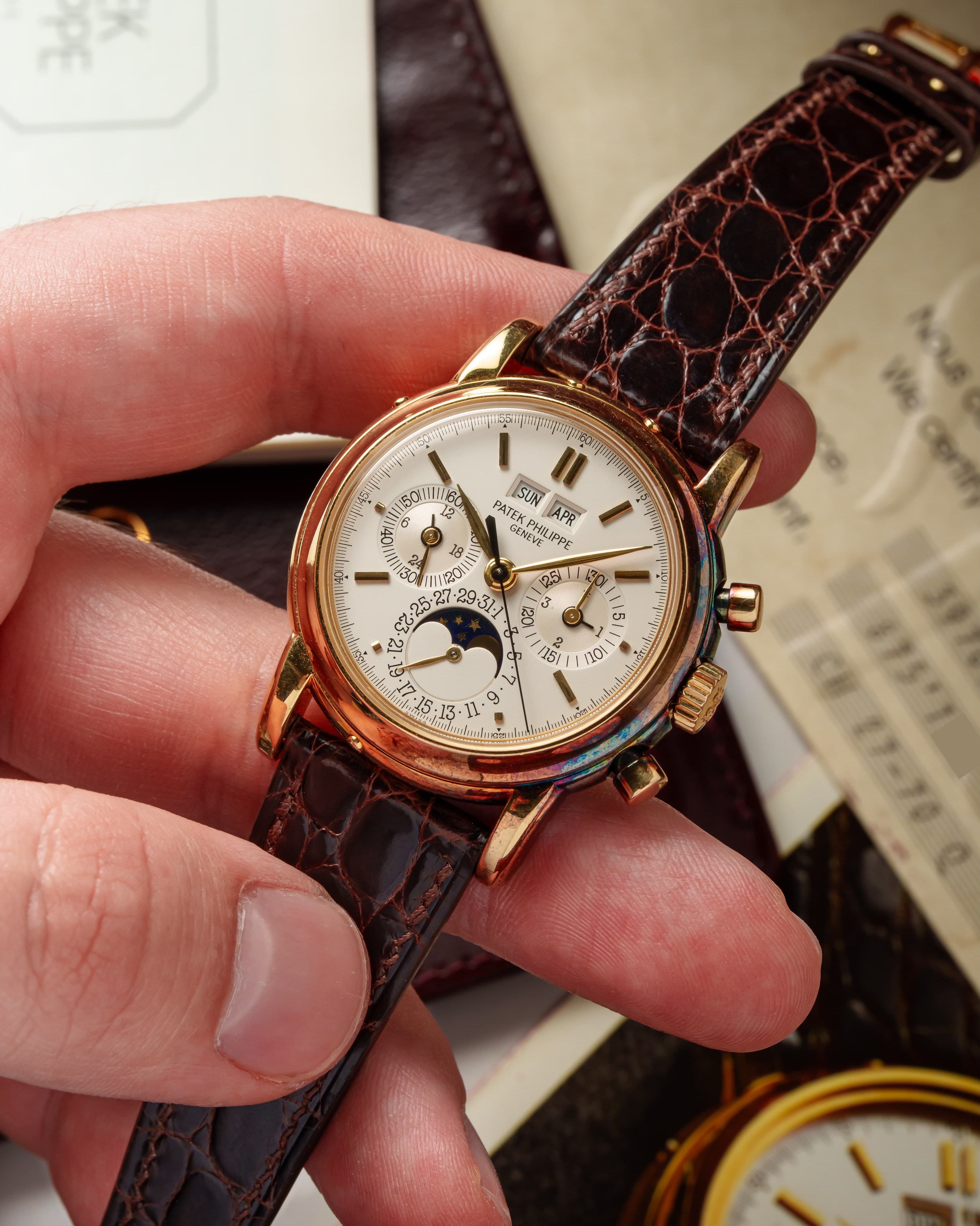 HMU5 Exceptionnel Patek Philippe réf. 3970 – « Very Early Second Series » + Full Set - Lifestyle