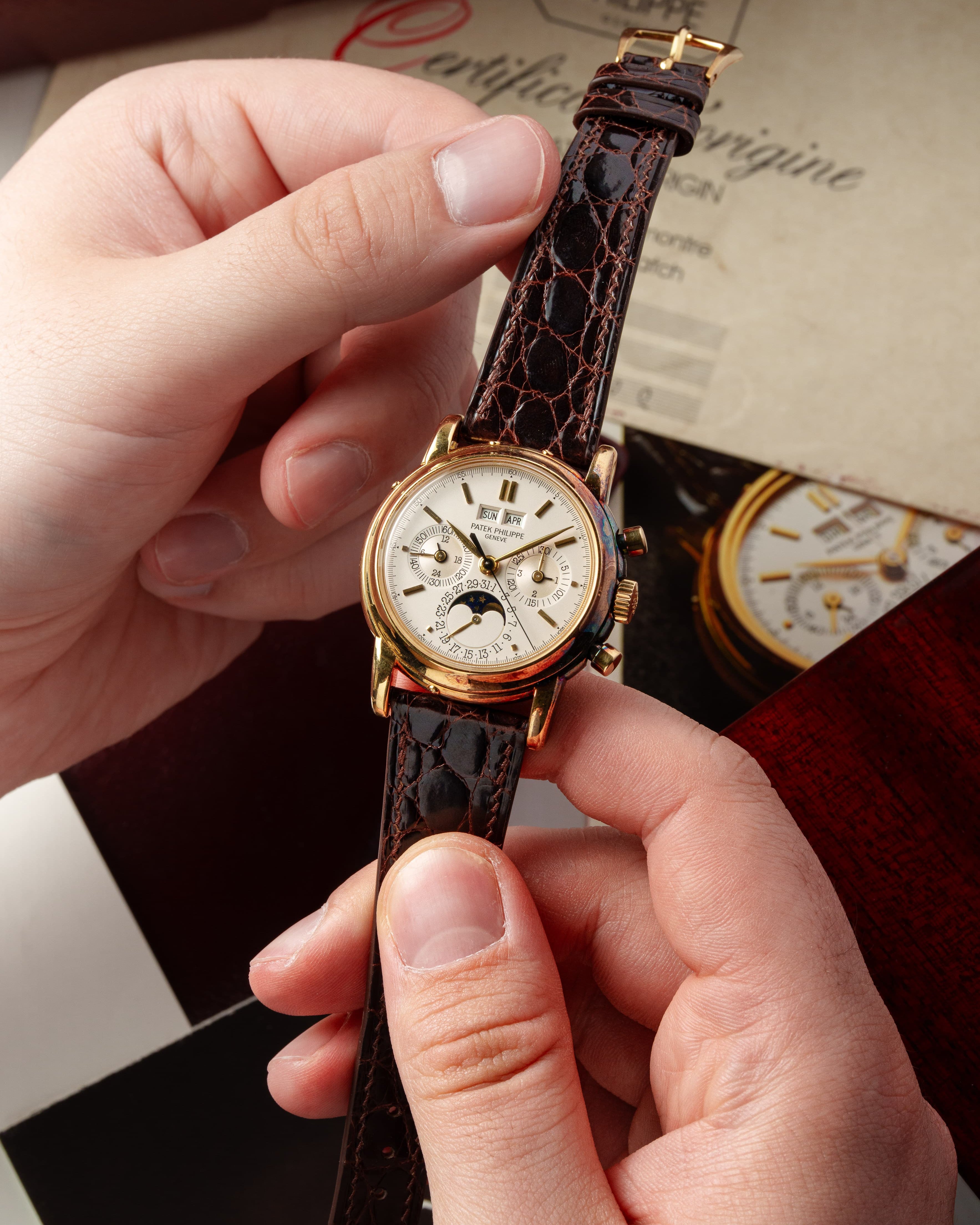 HMU5 Exceptionnel Patek Philippe réf. 3970 – « Very Early Second Series » + Full Set - Lifestyle