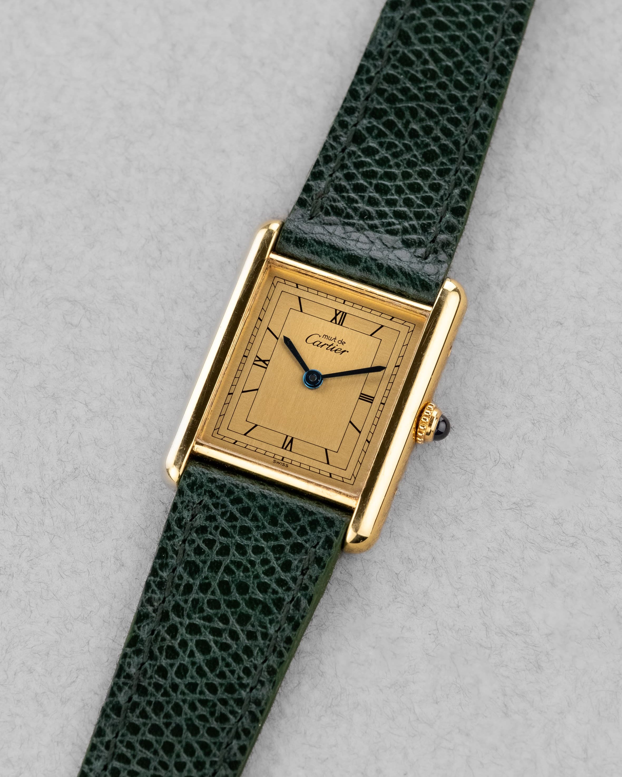 HNKF-Ja Cartier Tank Must Quartz GM 6 « Golden Art Déco » - Three Quarters