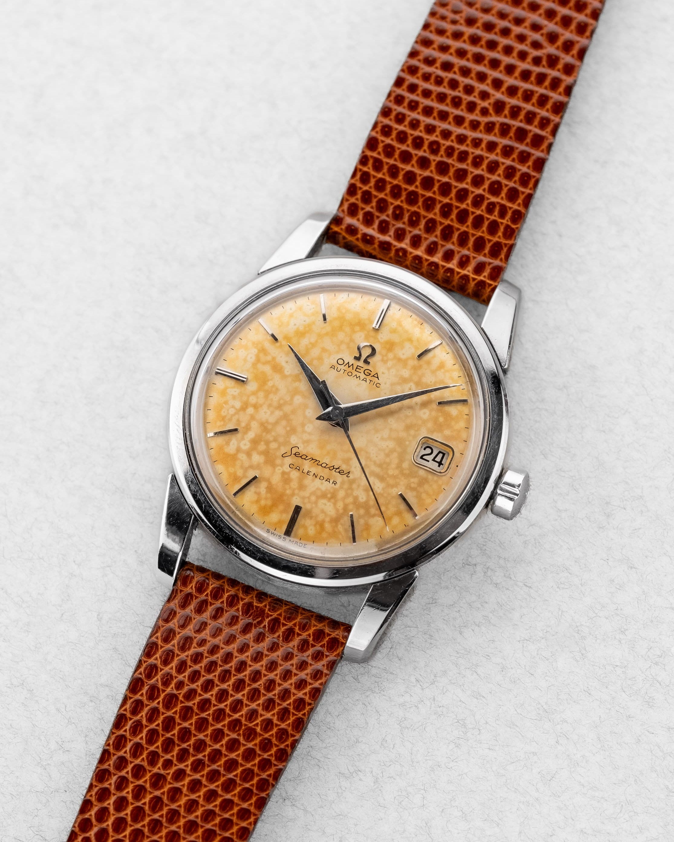 HZ2U Omega Seamaster Calendar réf. 2849-5 SC de 1958 – Cadran Tropical - Three Quarters