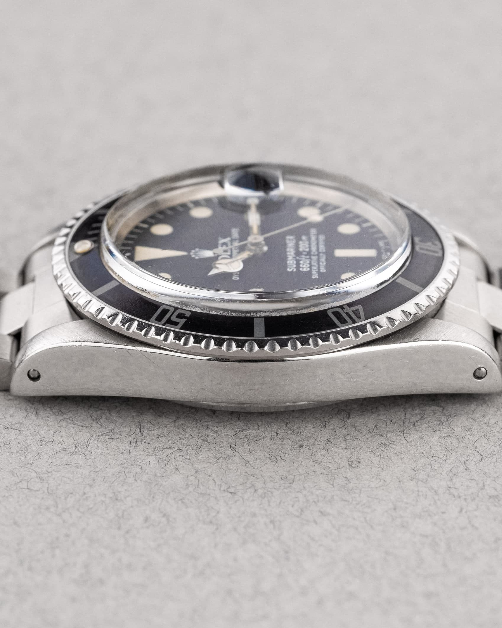 J2WG Rolex Submariner Date 1680 « Mark 1 » de 1977-1978 - Left side