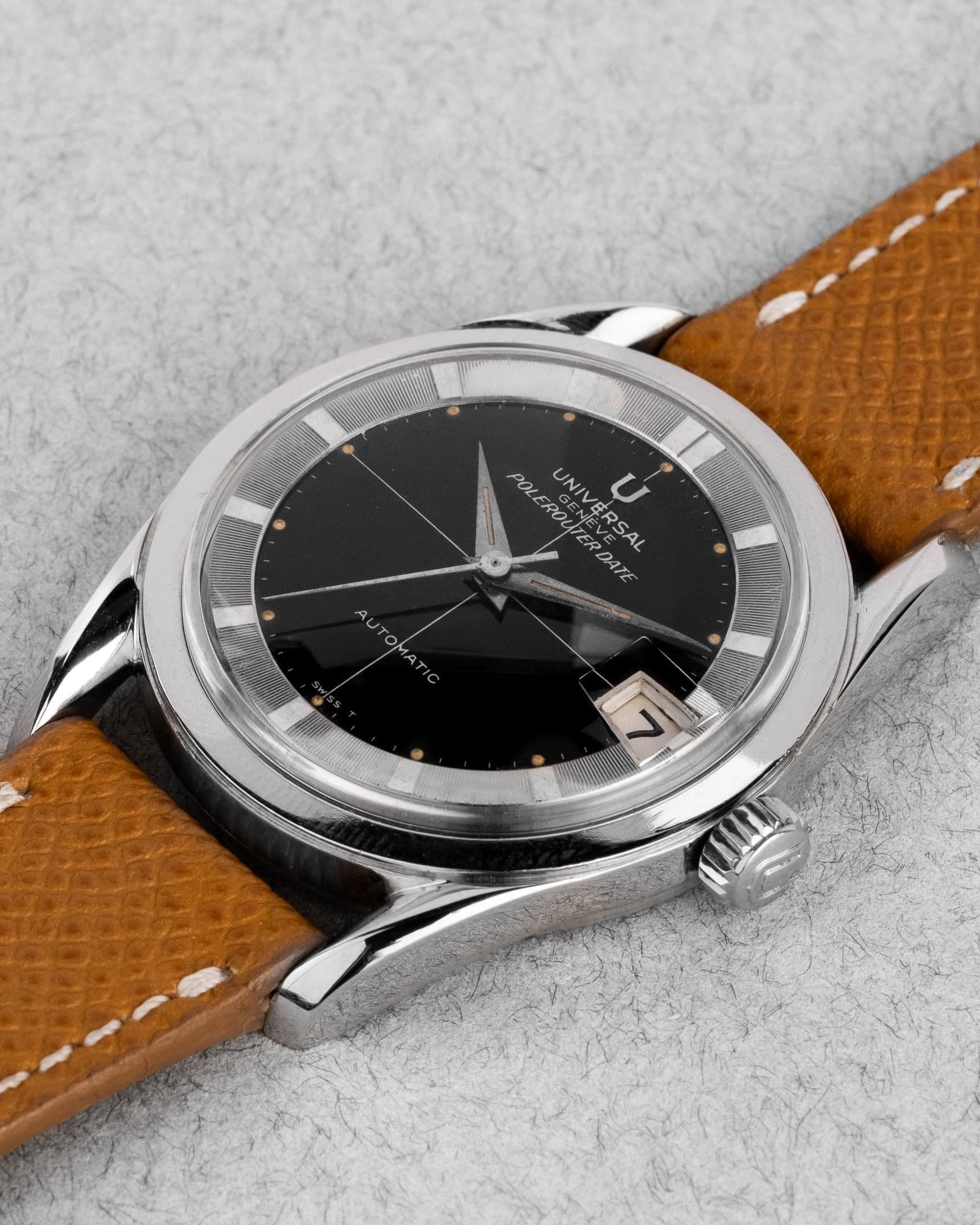 J58H Superbe Universal Genève Polerouter Date Micro-Rotor 204612-2 de 1963 - Three Quarters