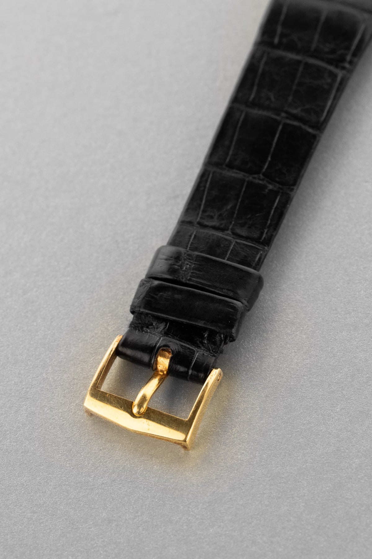 JDML Superb 1976-1983 Patek Philippe Calatrava Ref. 3520 in Yellow Gold – Perfect Condition, Full Set, First Series - Buckle Outside