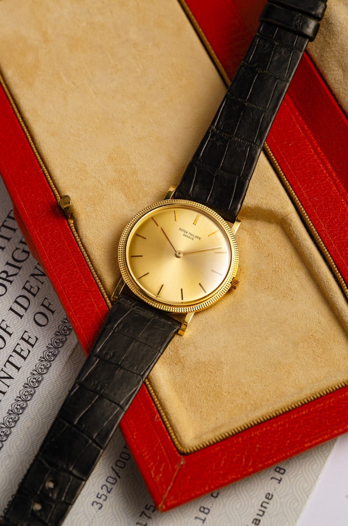 JDML Superb 1976-1983 Patek Philippe Calatrava Ref. 3520 in Yellow Gold – Perfect Condition, Full Set, First Series - Overview