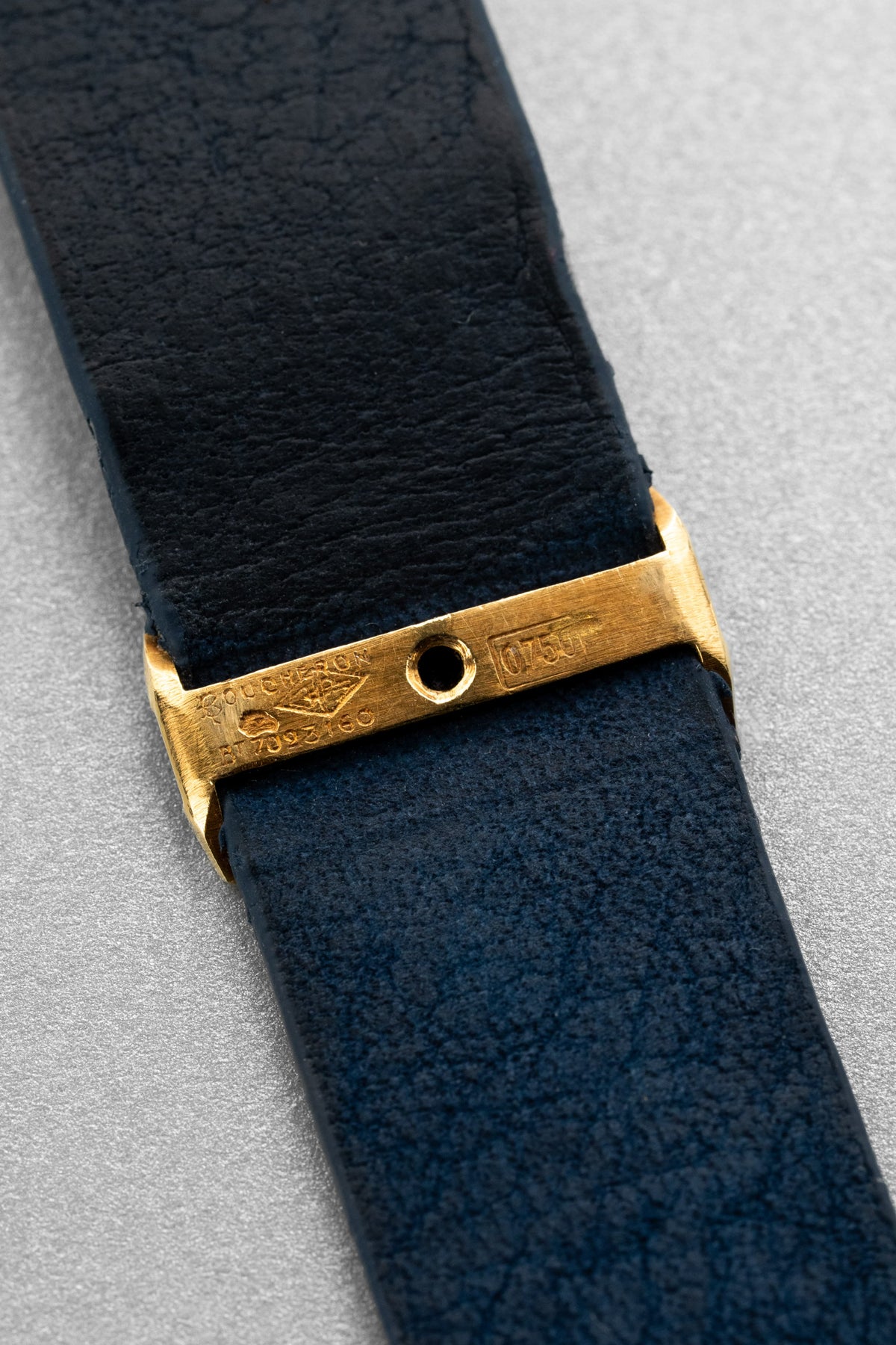 JEJF 優雅的 Boucheron La Carrée 黃金腕錶,circa 1970——「Clous de Paris」 - 錶扣內側