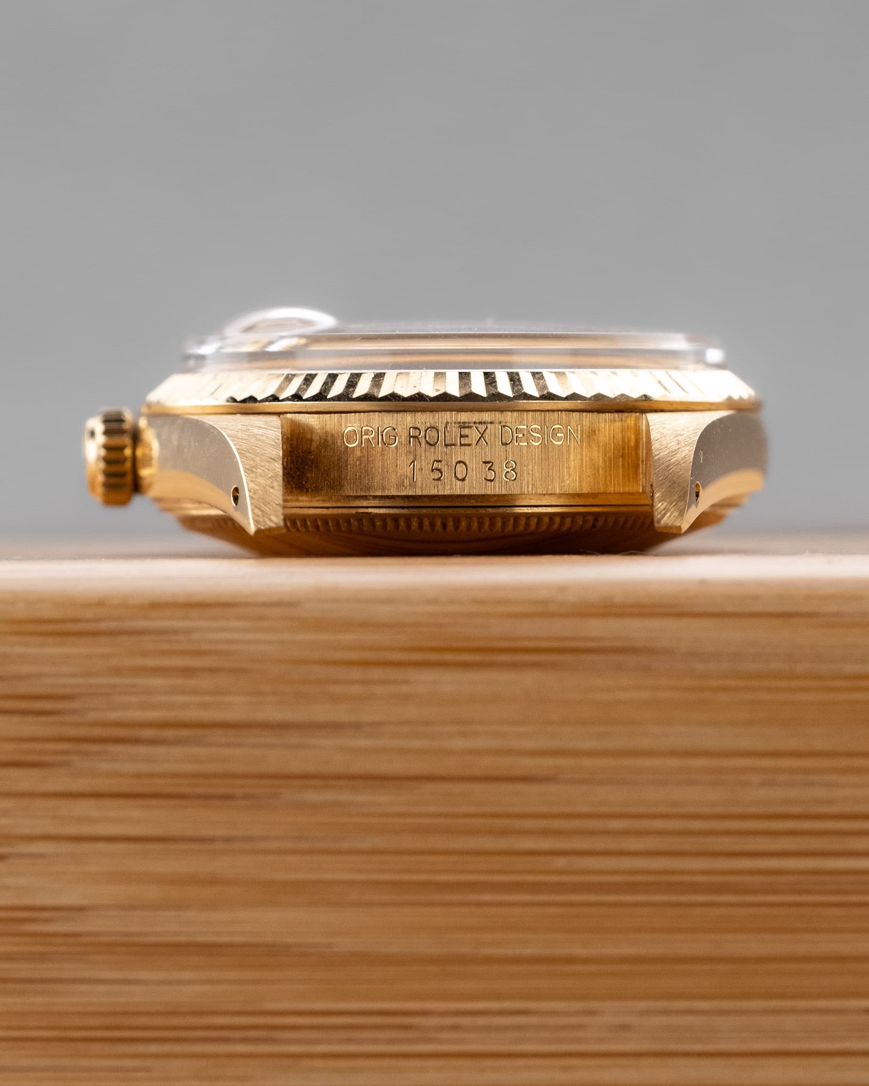 JJQZ Incroyable Rolex Oyster Perpetual Date réf. 15038 en or jaune de 1985 – Comme neuve - Lugs - Reference