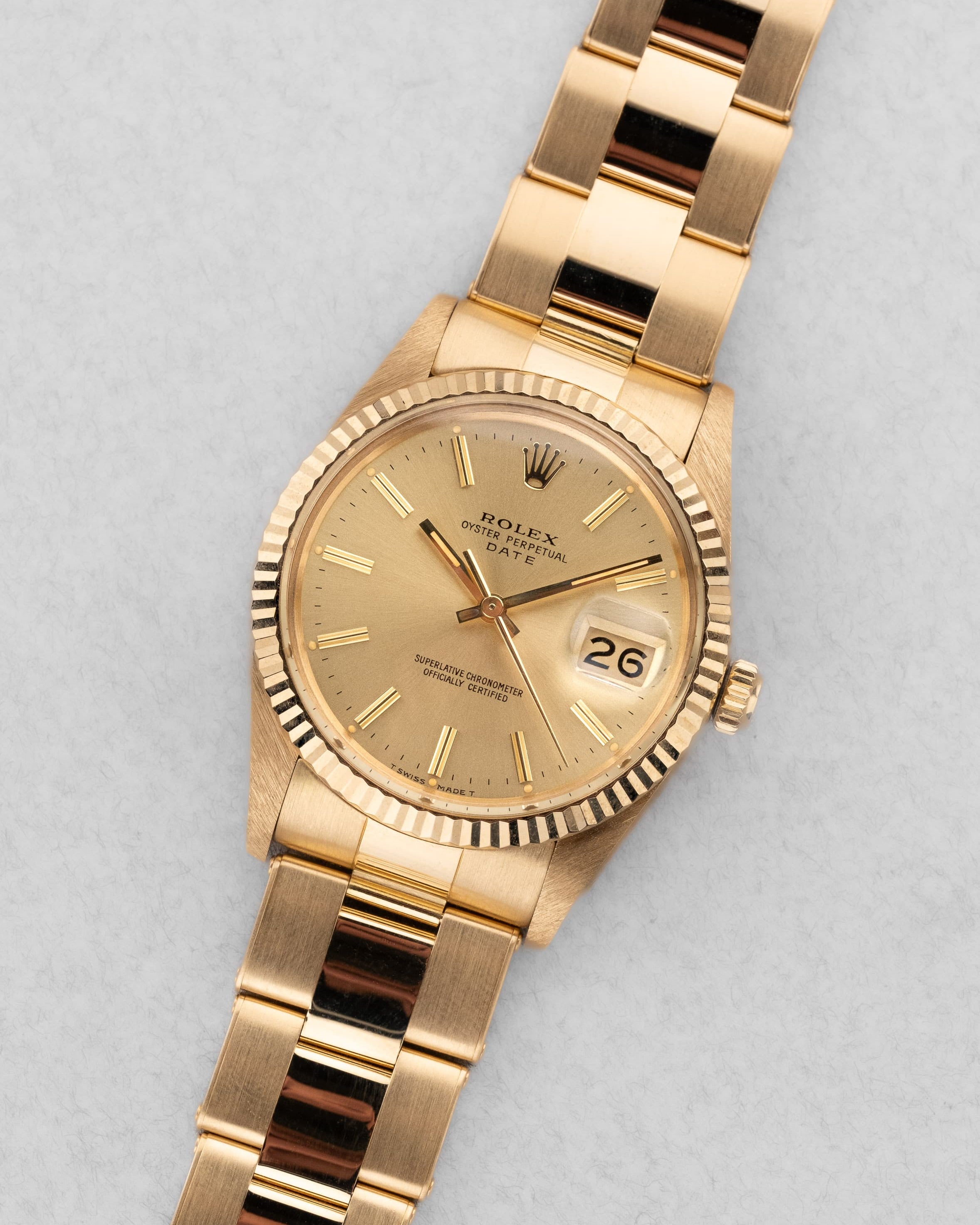 JJQZ Incroyable Rolex Oyster Perpetual Date réf. 15038 en or jaune de 1985 – Comme neuve - Three Quarters