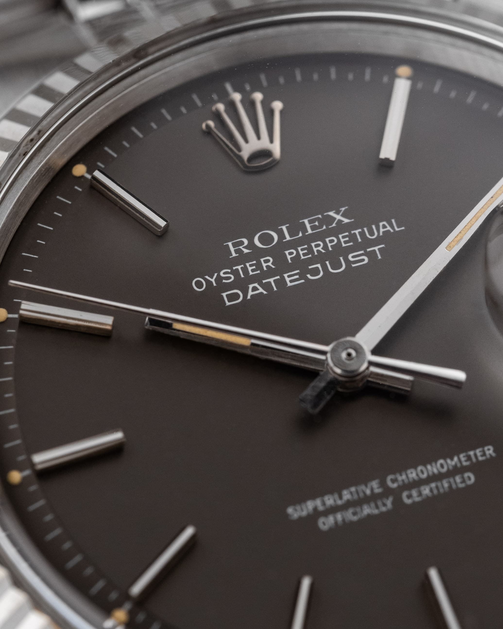 JMCE Rolex Datejust réf. 1601 en acier de 1972 – Cadran « Taupe/Gris Souris Satin » - Dial