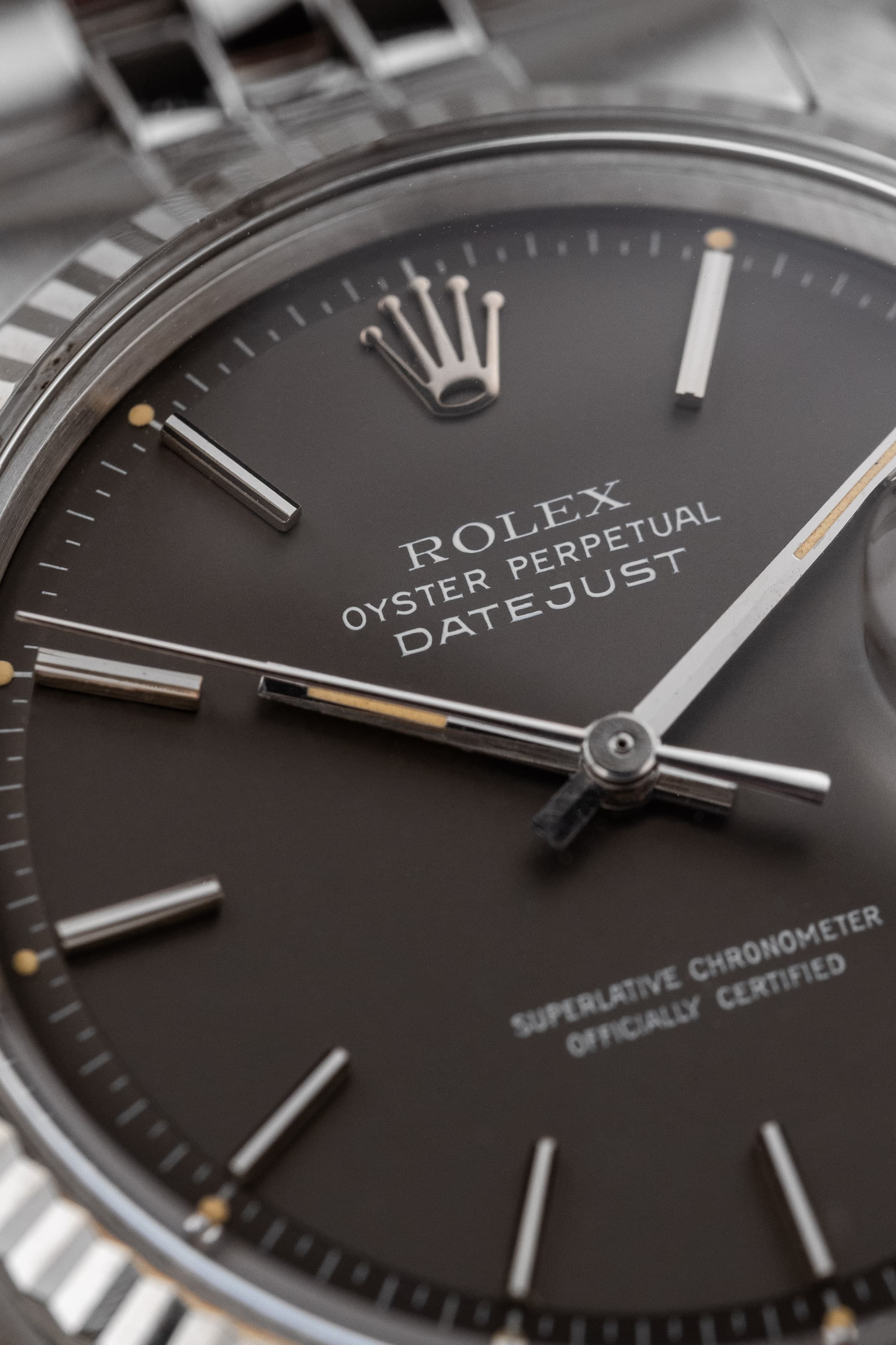 JMCE Rolex Datejust réf. 1601 en acier de 1972 – Cadran « Taupe/Gris Souris Satin » - Dial