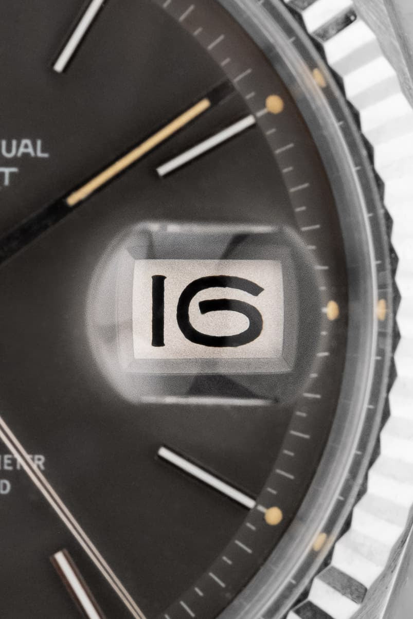 JMCE Rolex Datejust réf. 1601 en acier de 1972 – Cadran « Taupe/Gris Souris Satin » - Feature