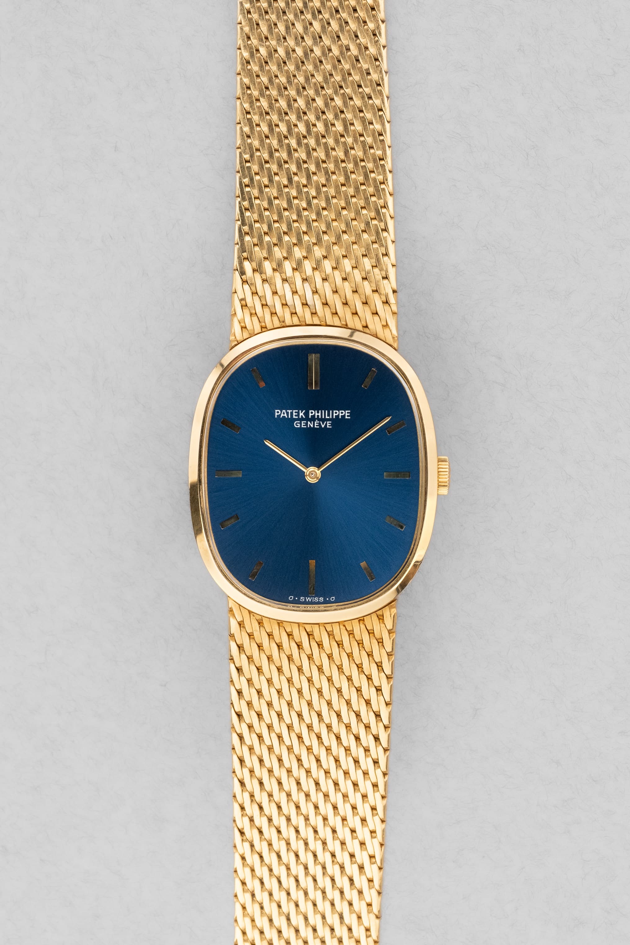 JNX1 Superbe Patek Philippe Ellipse d'Or réf. 3748/1 « Sigma » – Bracelet intégré et Parfait état - Front