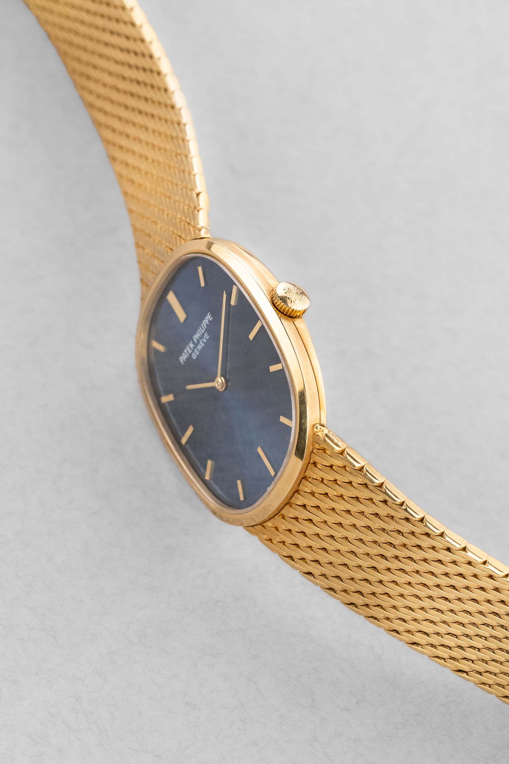 JNX1 Superbe Patek Philippe Ellipse d'Or réf. 3748/1 « Sigma » – Bracelet intégré et Parfait état - Right side