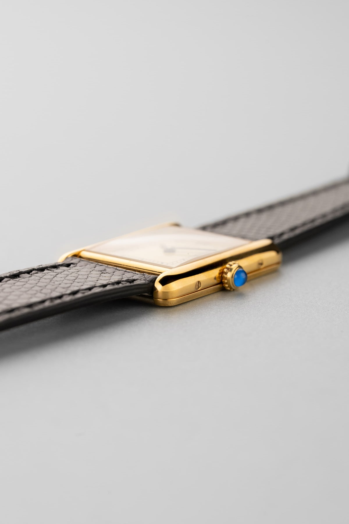 KJ3L Cartier Tank Must Quartz GM 5「Cream/Ivory Roman Dial」,1993 年 - 右側