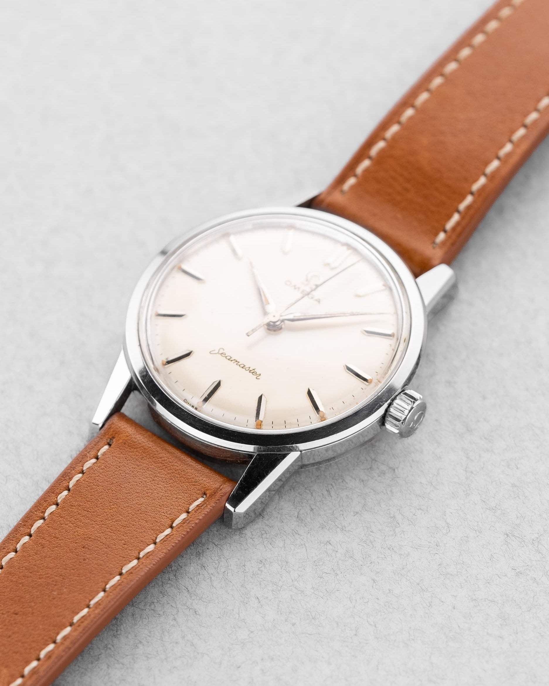 KNVS-2d Omega Seamaster Radium 14390-3 SC de 1959 - Three Quarters