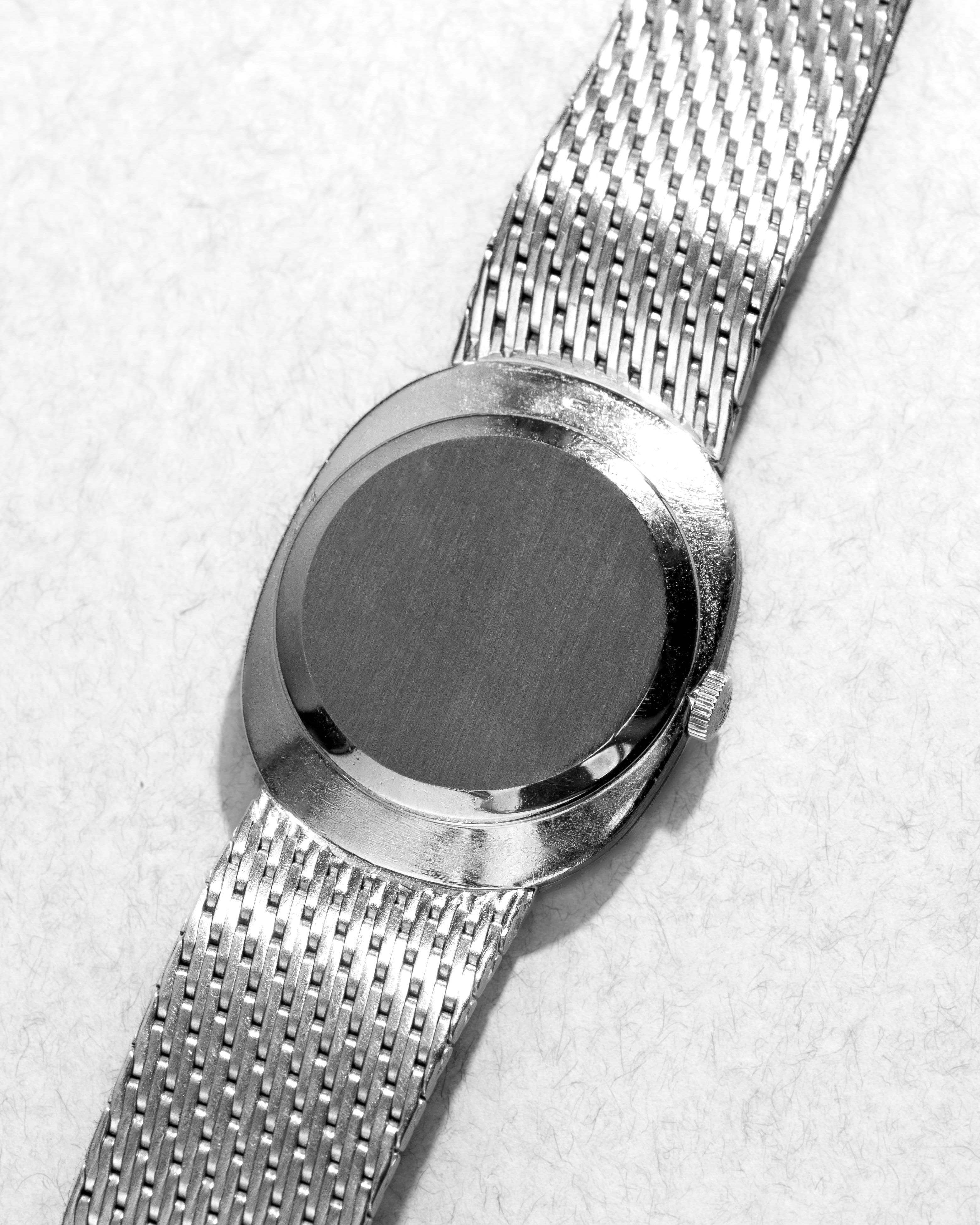 KVMG Patek Philippe Ellipse d’Or réf. 3748/1G en or blanc circa 1976 – Bracelet intégré, cadran bleu Sigma - Back