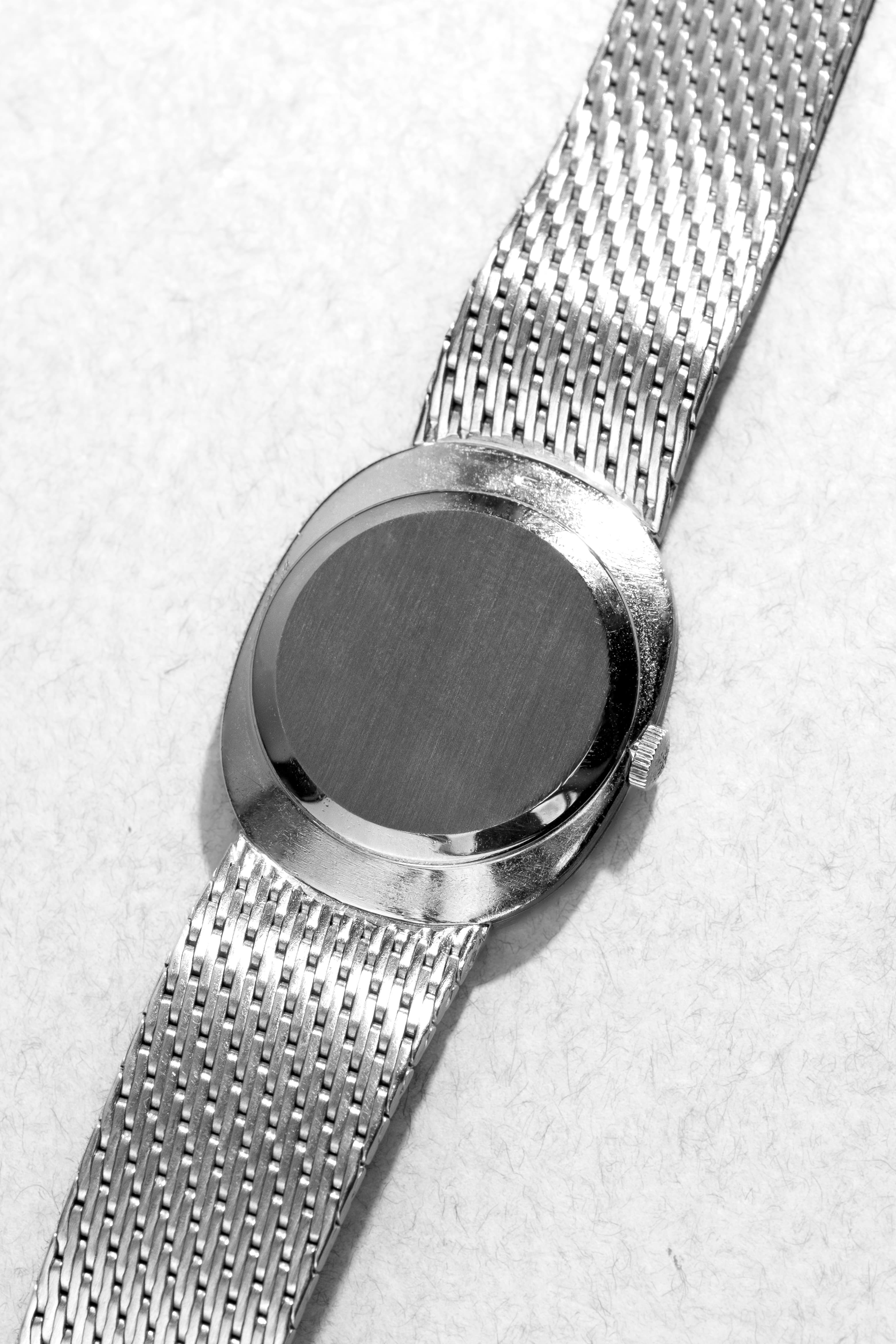 KVMG Patek Philippe Ellipse d’Or réf. 3748/1G en or blanc circa 1976 – Bracelet intégré, cadran bleu Sigma - Back