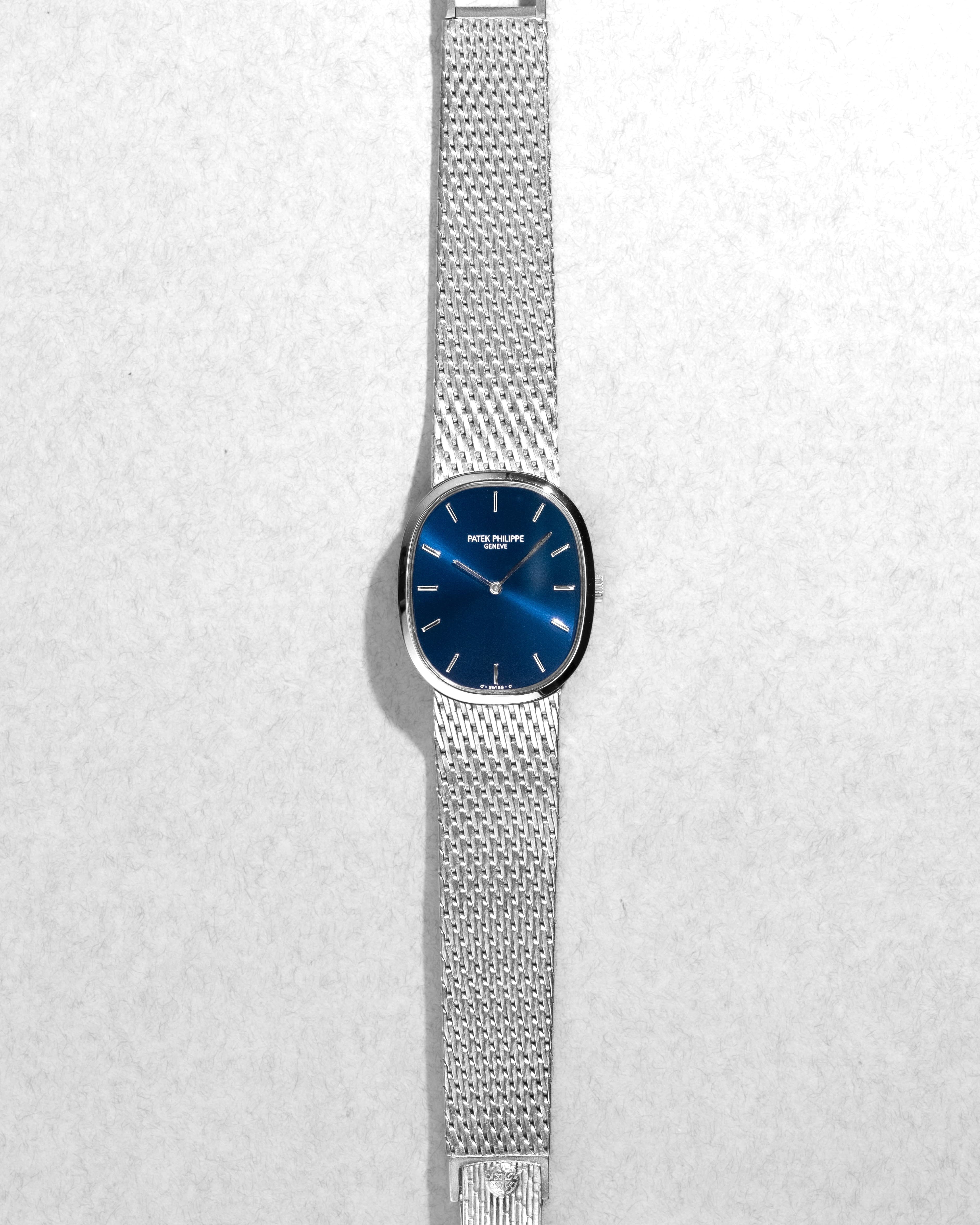 KVMG Patek Philippe Ellipse d’Or réf. 3748/1G en or blanc circa 1976 – Bracelet intégré, cadran bleu Sigma - Overview