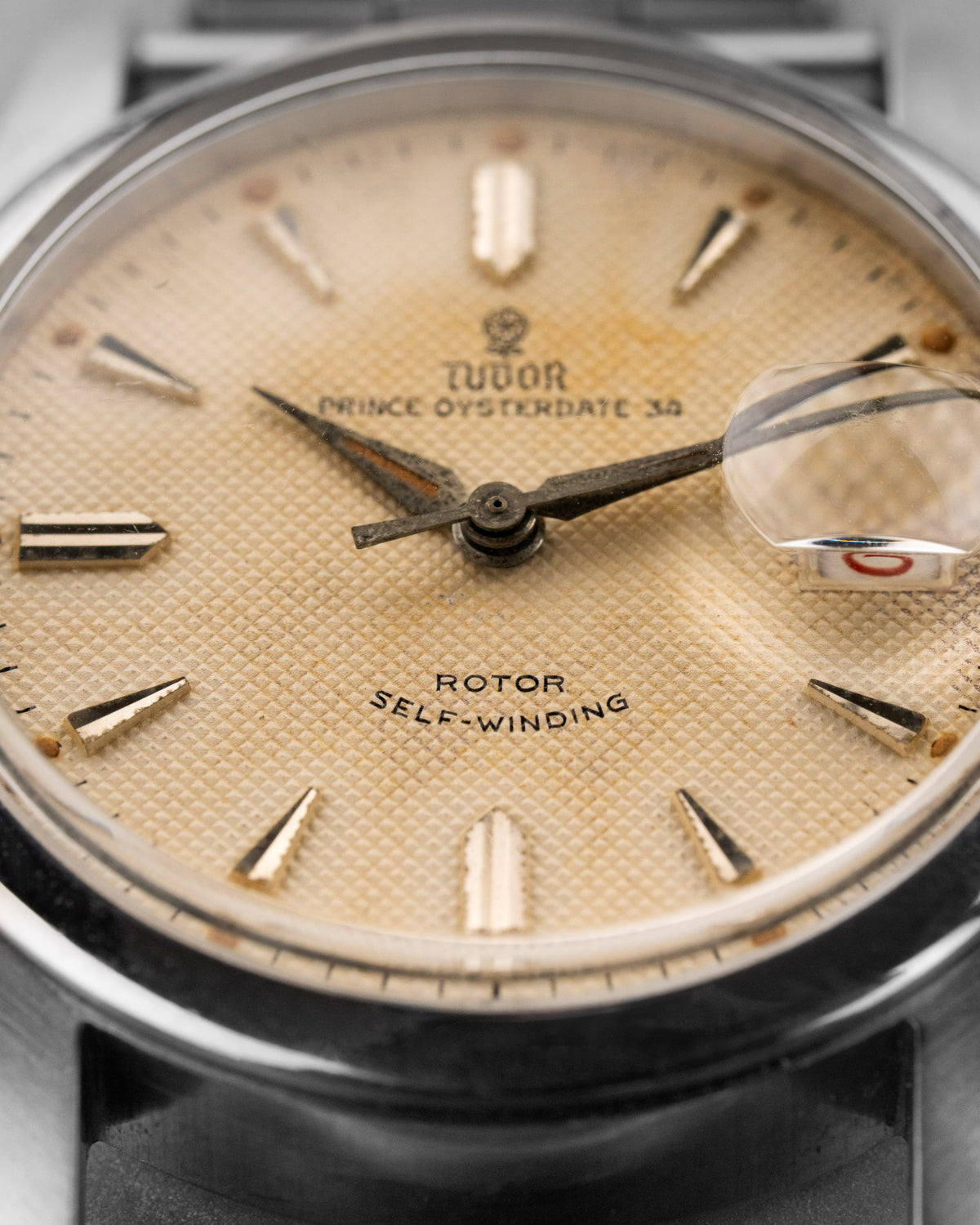 L8YQ Tudor Prince Oysterdate réf. 7914 de 1957 – Cadran « Honeycomb » Radium et Date Roulette - Dial
