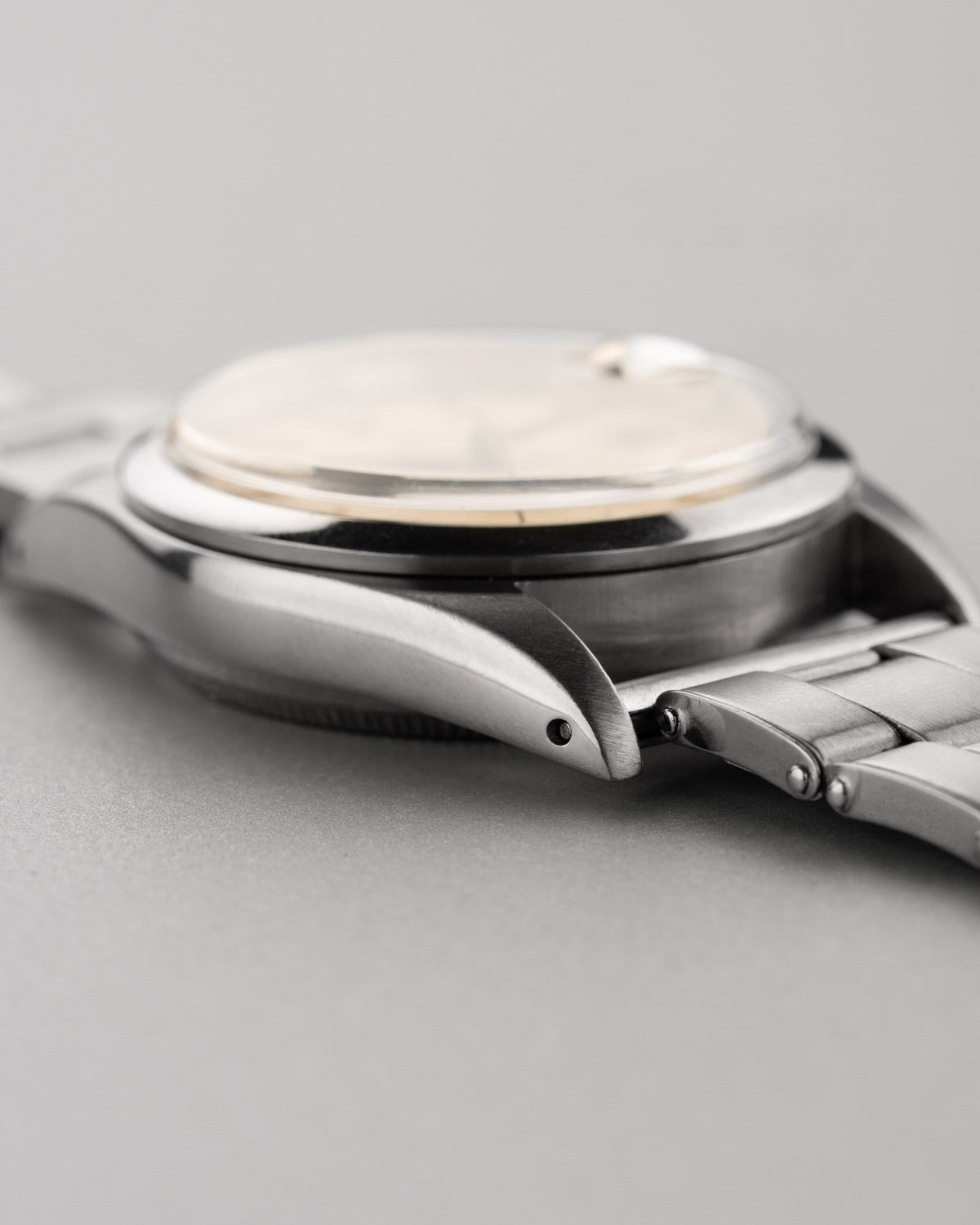 L8YQ Tudor Prince Oysterdate réf. 7914 de 1957 – Cadran « Honeycomb » Radium et Date Roulette - Left side