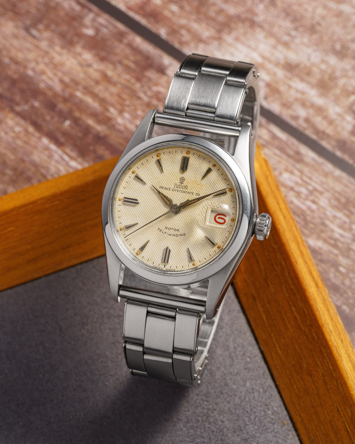 L8YQ Tudor Prince Oysterdate réf. 7914 de 1957 – Cadran « Honeycomb » Radium et Date Roulette - Lifestyle