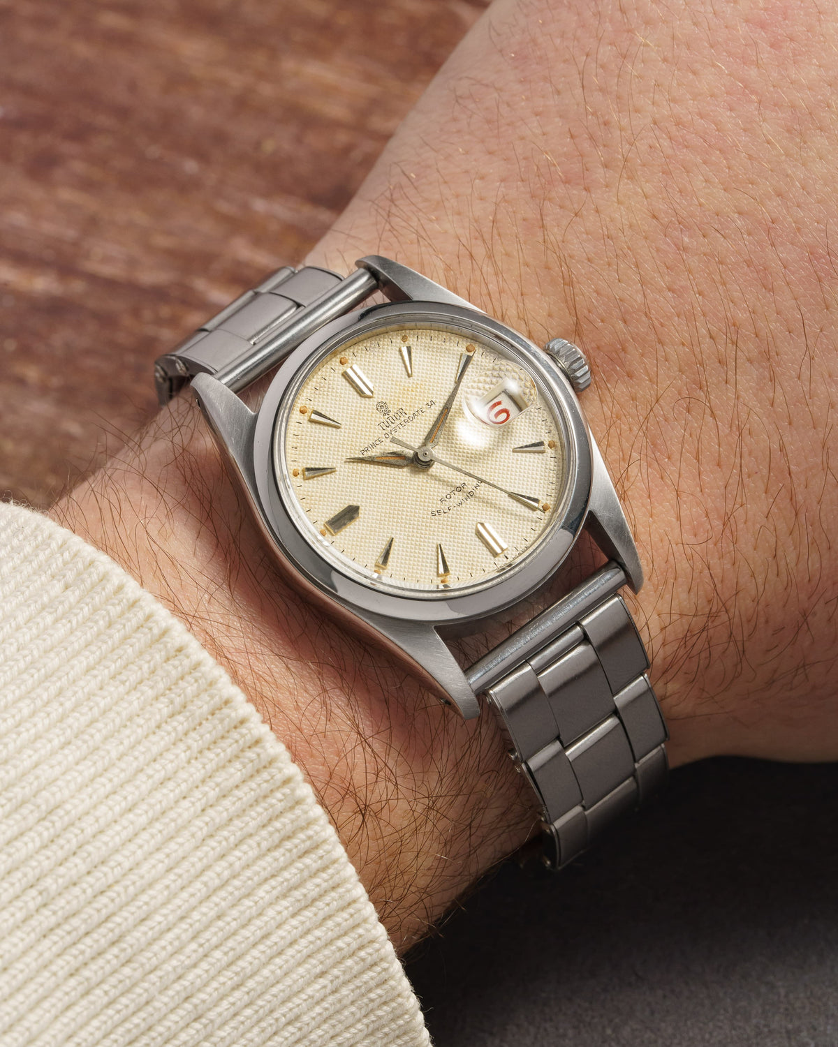 L8YQ Tudor Prince Oysterdate réf. 7914 de 1957 – Cadran « Honeycomb » Radium et Date Roulette - Wristshot