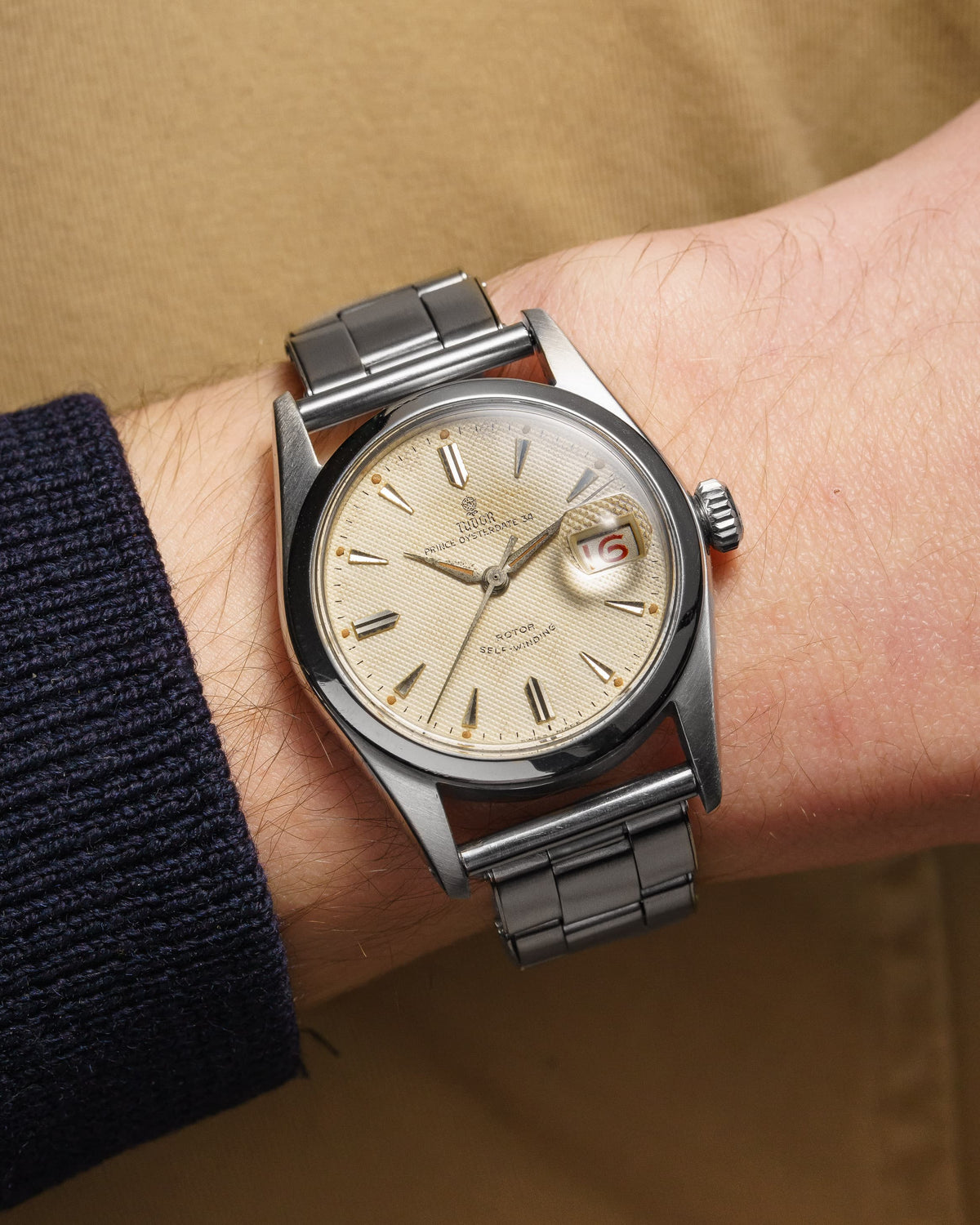 L8YQ Tudor Prince Oysterdate réf. 7914 de 1957 – Cadran « Honeycomb » Radium et Date Roulette - Wristshot